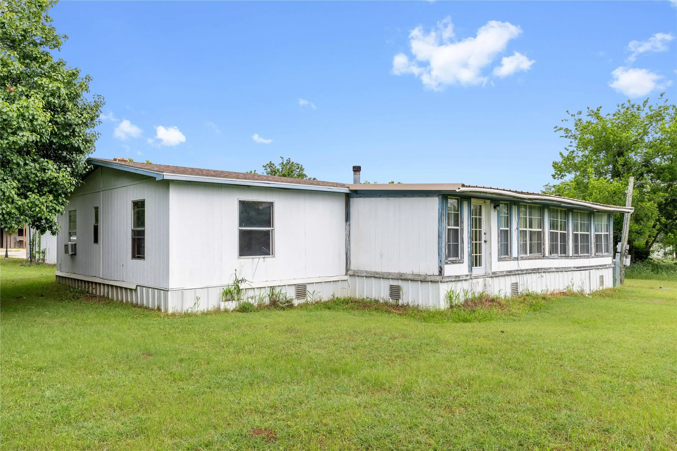 Single Family Residence For Sale in Brown County , 210 7th Street, Blanket, Texas 76432, 3 Bedroom, 2 Bathroom, Garage spaces, 1,926 Sqft, built in 1998, mls#21275507, Real Estate Agent in Blanket, Homes For Sale in Brown county, Homes For Sale in Blanket, Realtor in Blanket Texas, Real Estate Brokerage Independent Realty Texas, Luminita Cordes Realtor