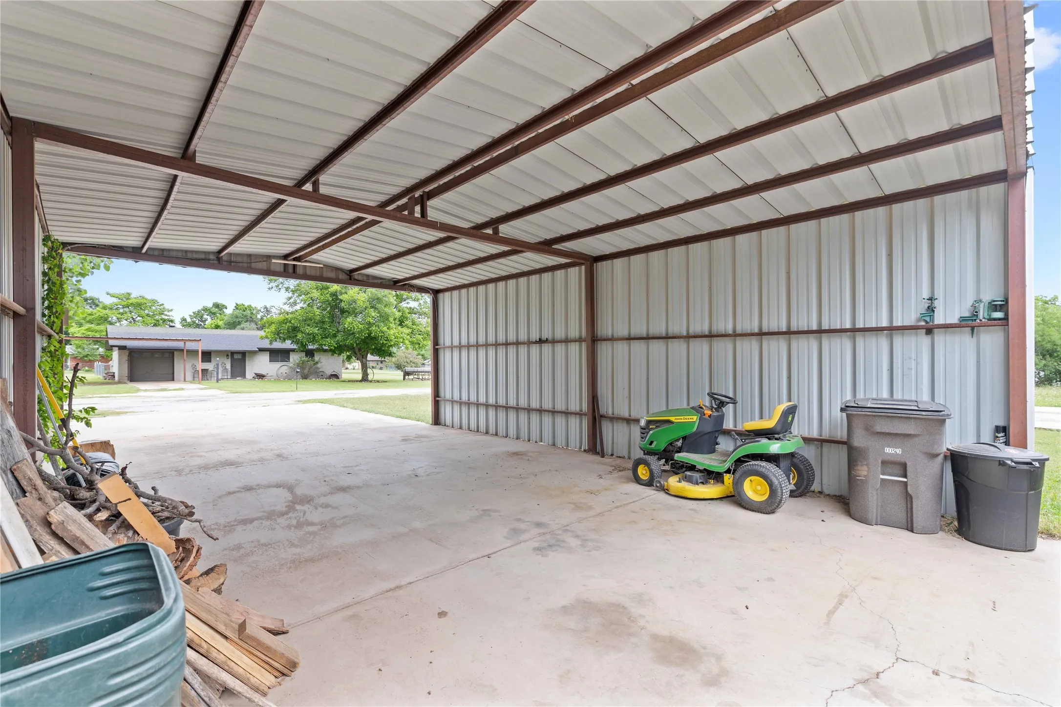 Single Family Residence For Sale in Brown County , 210 7th Street, Blanket, Texas 76432, 3 Bedroom, 2 Bathroom, Garage spaces, 1,926 Sqft, built in 1998, mls#21275507, Real Estate Agent in Blanket, Homes For Sale in Brown county, Homes For Sale in Blanket, Realtor in Blanket Texas, Real Estate Brokerage Independent Realty Texas, Luminita Cordes Realtor
