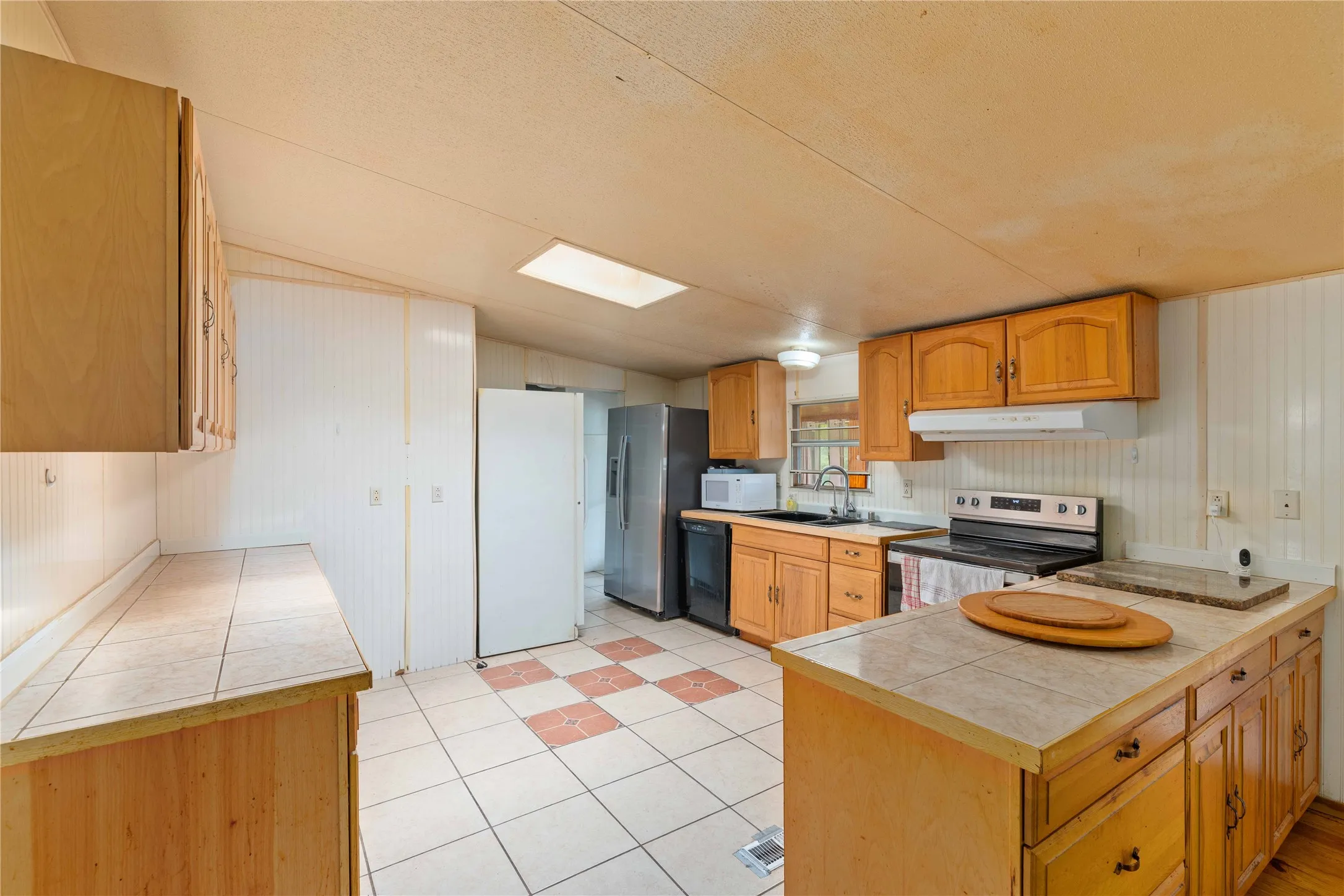 Single Family Residence For Sale in Brown County , 210 7th Street, Blanket, Texas 76432, 3 Bedroom, 2 Bathroom, Garage spaces, 1,926 Sqft, built in 1998, mls#21275507, Real Estate Agent in Blanket, Homes For Sale in Brown county, Homes For Sale in Blanket, Realtor in Blanket Texas, Real Estate Brokerage Independent Realty Texas, Luminita Cordes Realtor