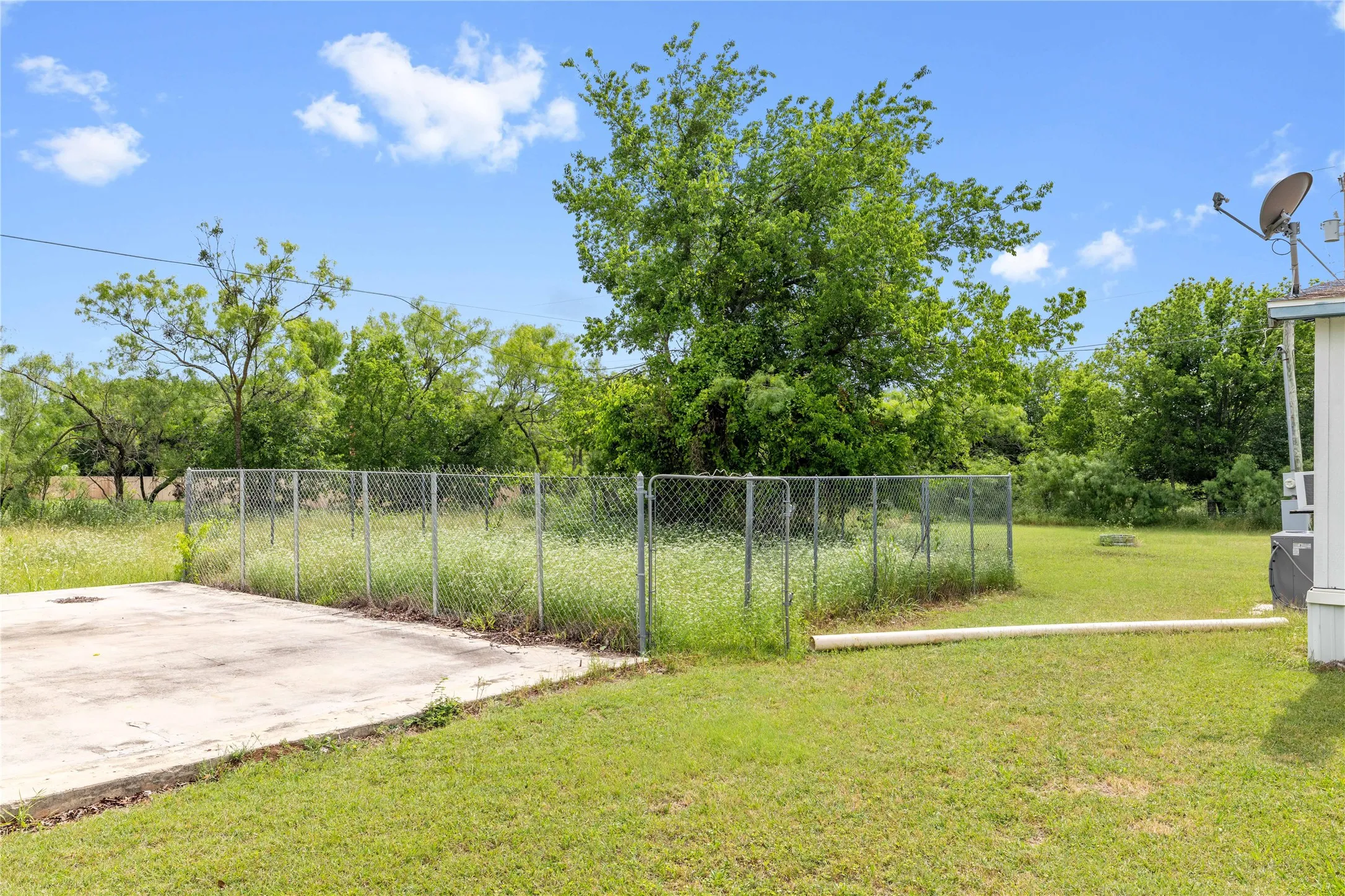 Single Family Residence For Sale in Brown County , 210 7th Street, Blanket, Texas 76432, 3 Bedroom, 2 Bathroom, Garage spaces, 1,926 Sqft, built in 1998, mls#21275507, Real Estate Agent in Blanket, Homes For Sale in Brown county, Homes For Sale in Blanket, Realtor in Blanket Texas, Real Estate Brokerage Independent Realty Texas, Luminita Cordes Realtor