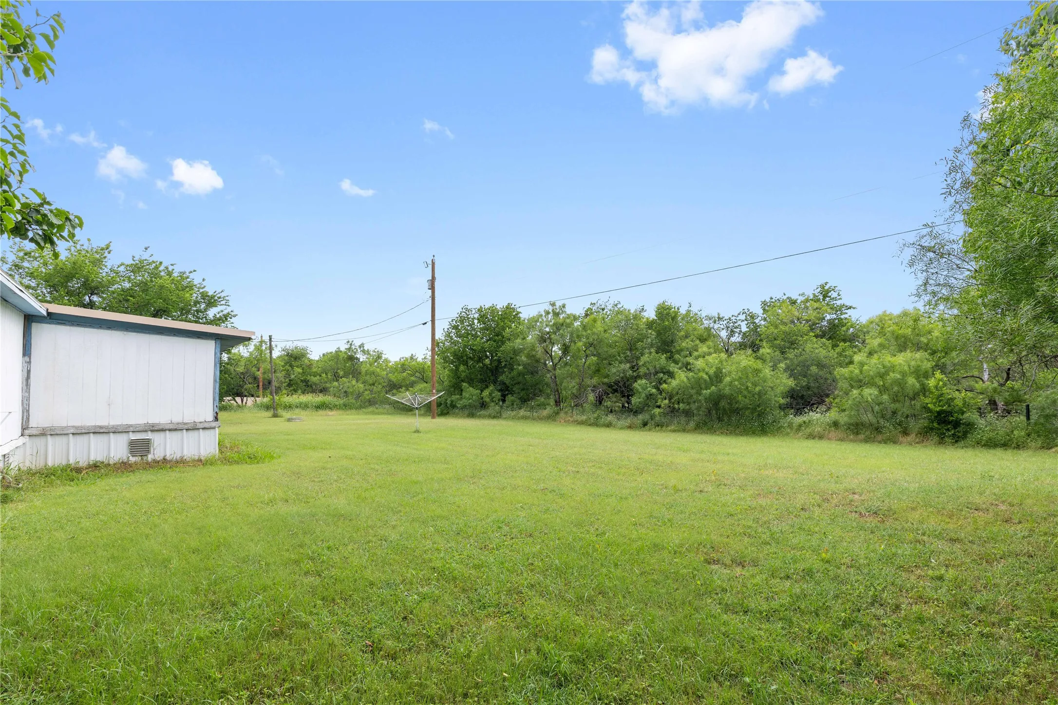 Single Family Residence For Sale in Brown County , 210 7th Street, Blanket, Texas 76432, 3 Bedroom, 2 Bathroom, Garage spaces, 1,926 Sqft, built in 1998, mls#21275507, Real Estate Agent in Blanket, Homes For Sale in Brown county, Homes For Sale in Blanket, Realtor in Blanket Texas, Real Estate Brokerage Independent Realty Texas, Luminita Cordes Realtor
