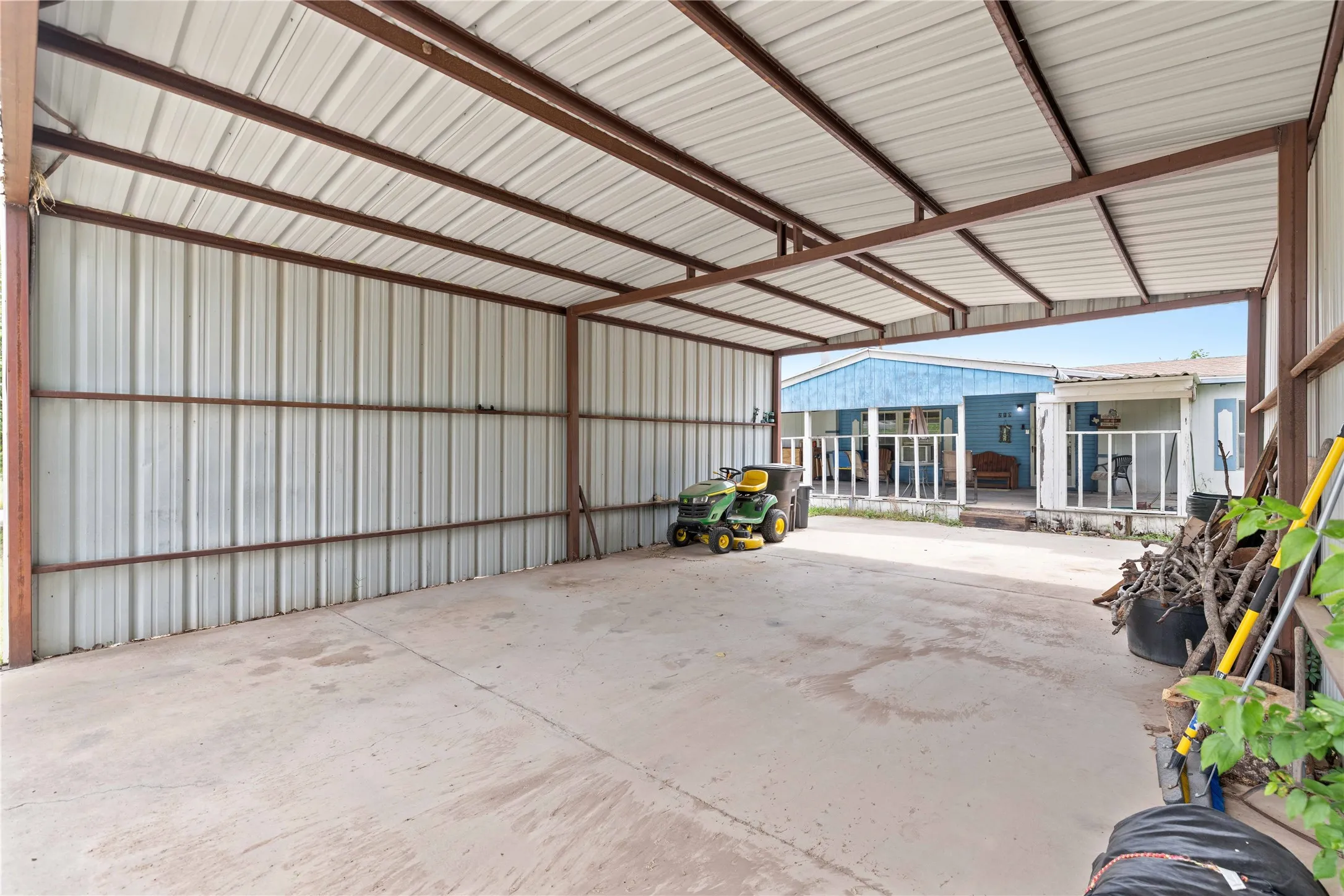 Single Family Residence For Sale in Brown County , 210 7th Street, Blanket, Texas 76432, 3 Bedroom, 2 Bathroom, Garage spaces, 1,926 Sqft, built in 1998, mls#21275507, Real Estate Agent in Blanket, Homes For Sale in Brown county, Homes For Sale in Blanket, Realtor in Blanket Texas, Real Estate Brokerage Independent Realty Texas, Luminita Cordes Realtor