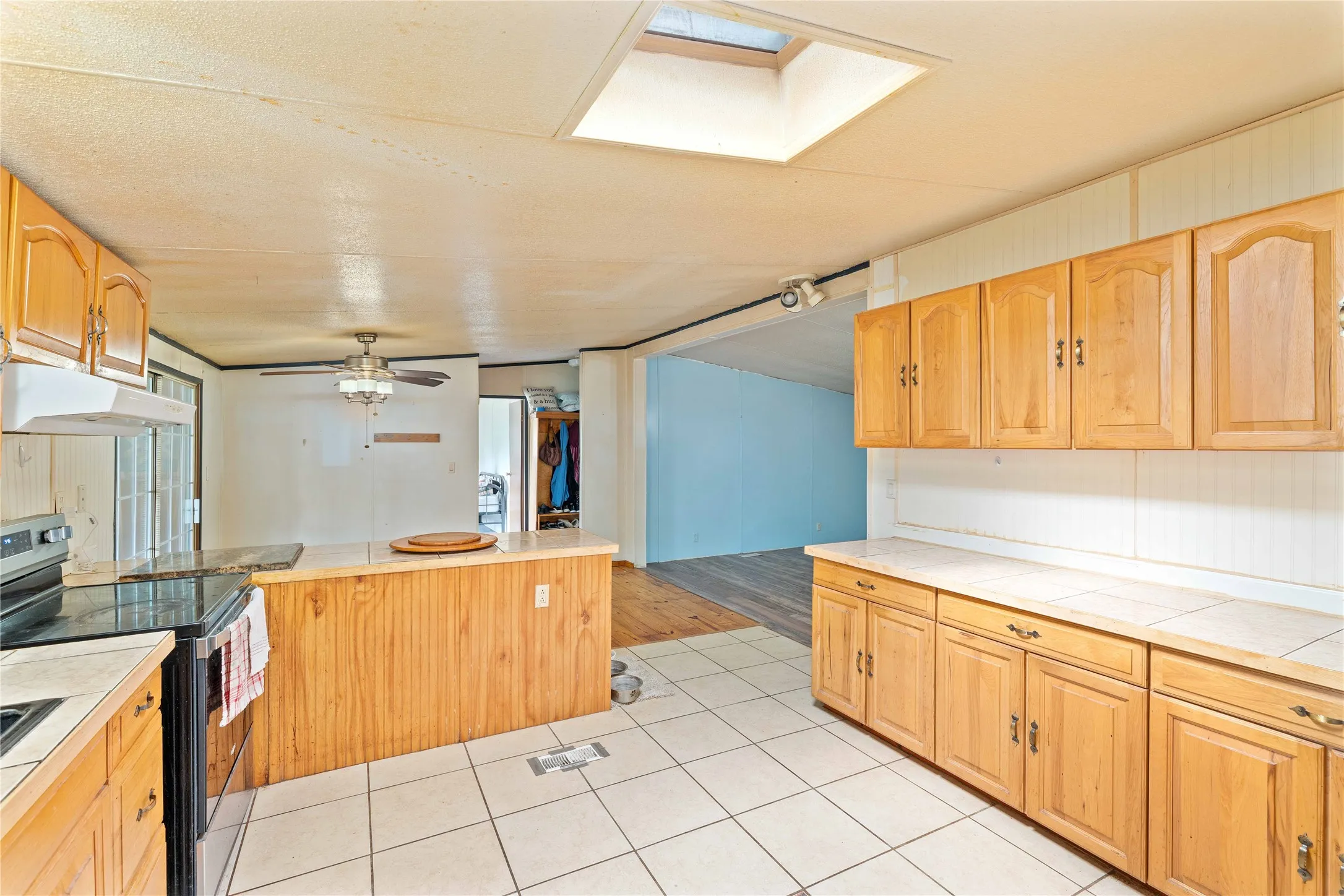 Single Family Residence For Sale in Brown County , 210 7th Street, Blanket, Texas 76432, 3 Bedroom, 2 Bathroom, Garage spaces, 1,926 Sqft, built in 1998, mls#21275507, Real Estate Agent in Blanket, Homes For Sale in Brown county, Homes For Sale in Blanket, Realtor in Blanket Texas, Real Estate Brokerage Independent Realty Texas, Luminita Cordes Realtor
