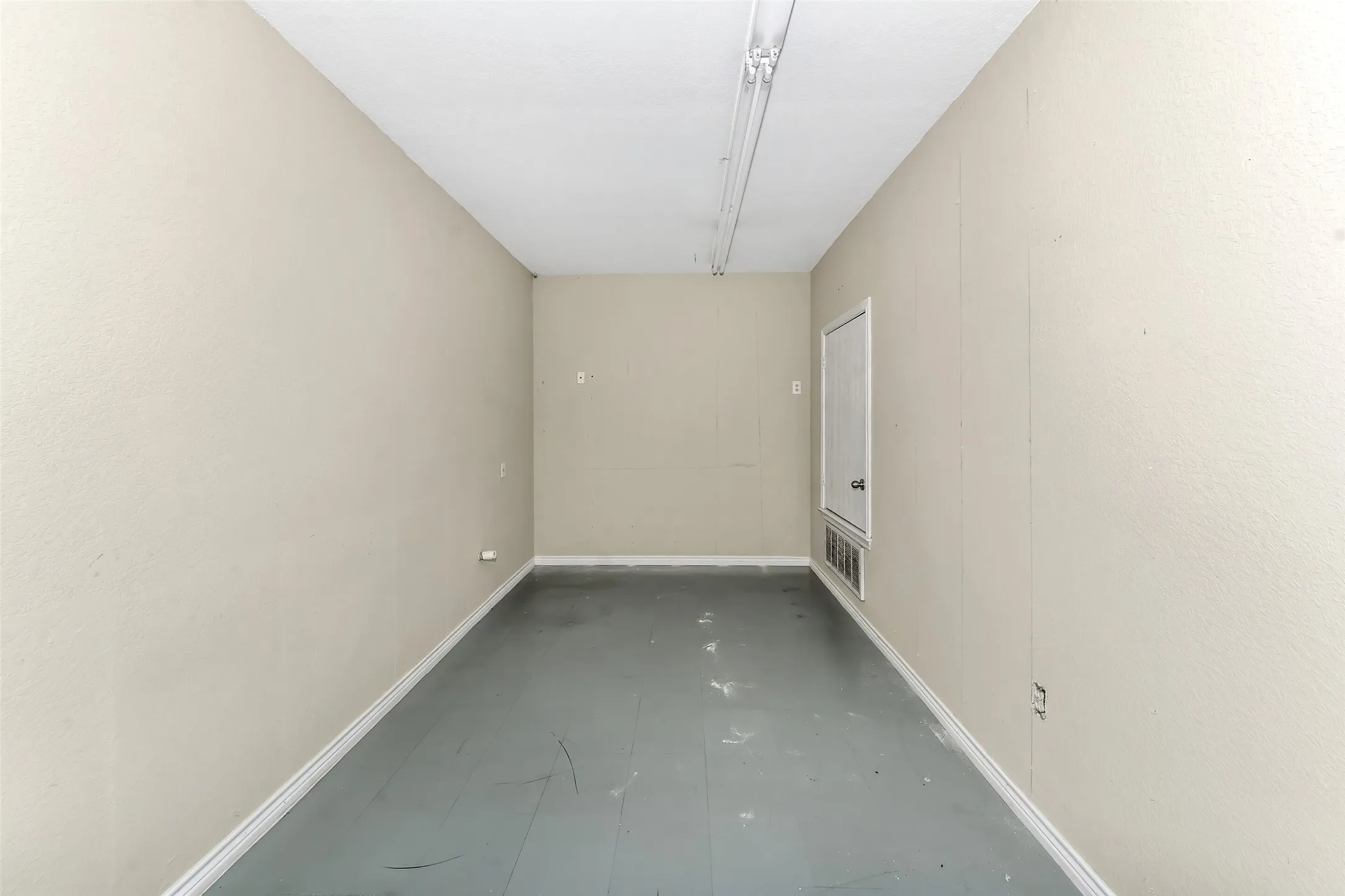Neutral-toned walls complement the gray painted floor