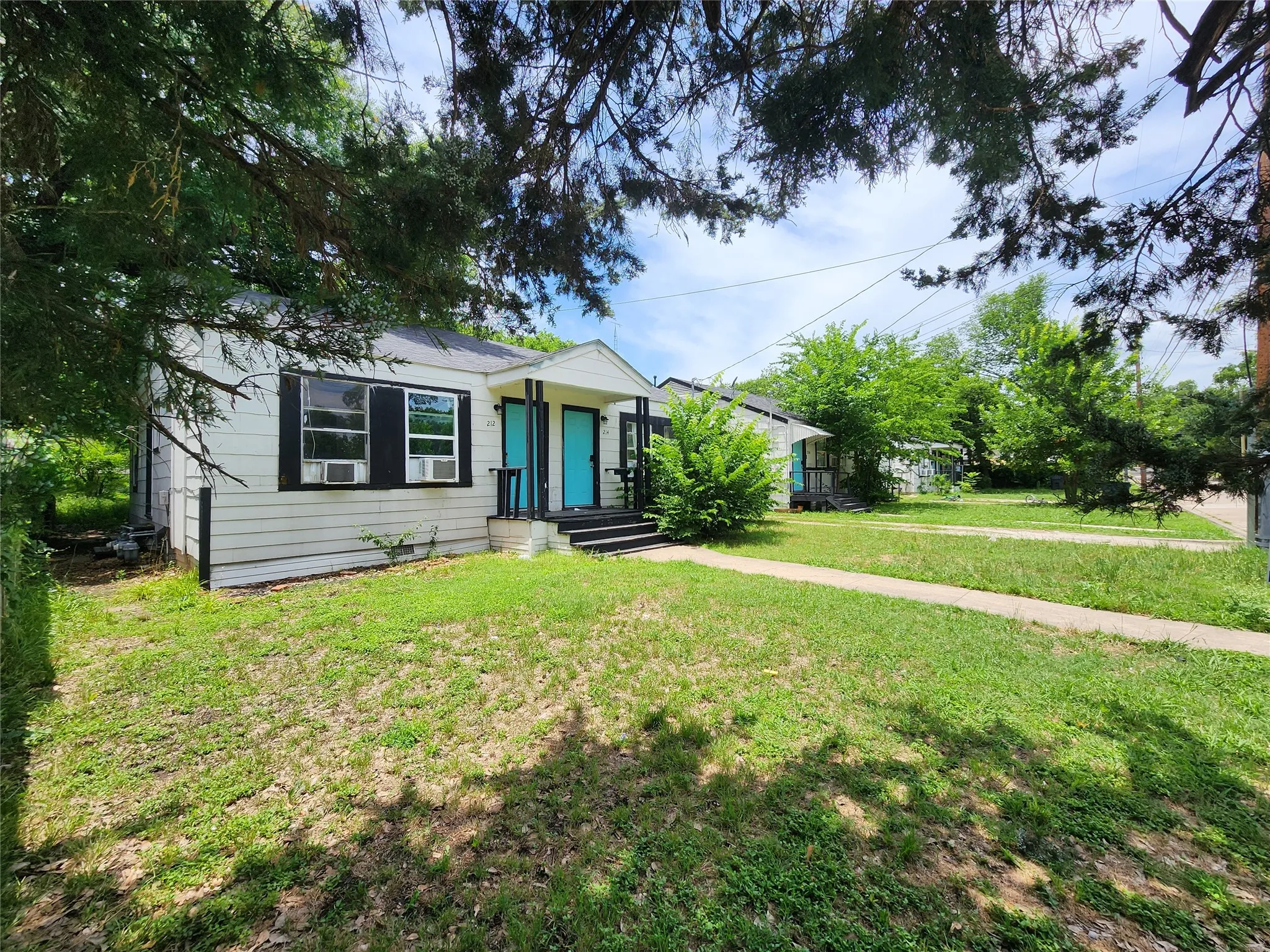 For Sale in Navarro County , 212 N 19th Street, Corsicana, Texas 75110, 12 Bedrooms, 6 Bathrooms, Garage spaces, 0 Sqft, built in 1940, Price $523,000, mls#21279735, Real Estate Agent in Corsicana, Homes For Sale in Navarro county, Homes For Sale in Corsicana, Realtor in Corsicana Texas, Real Estate Brokerage Independent Realty Texas, Luminita Cordes Realtor