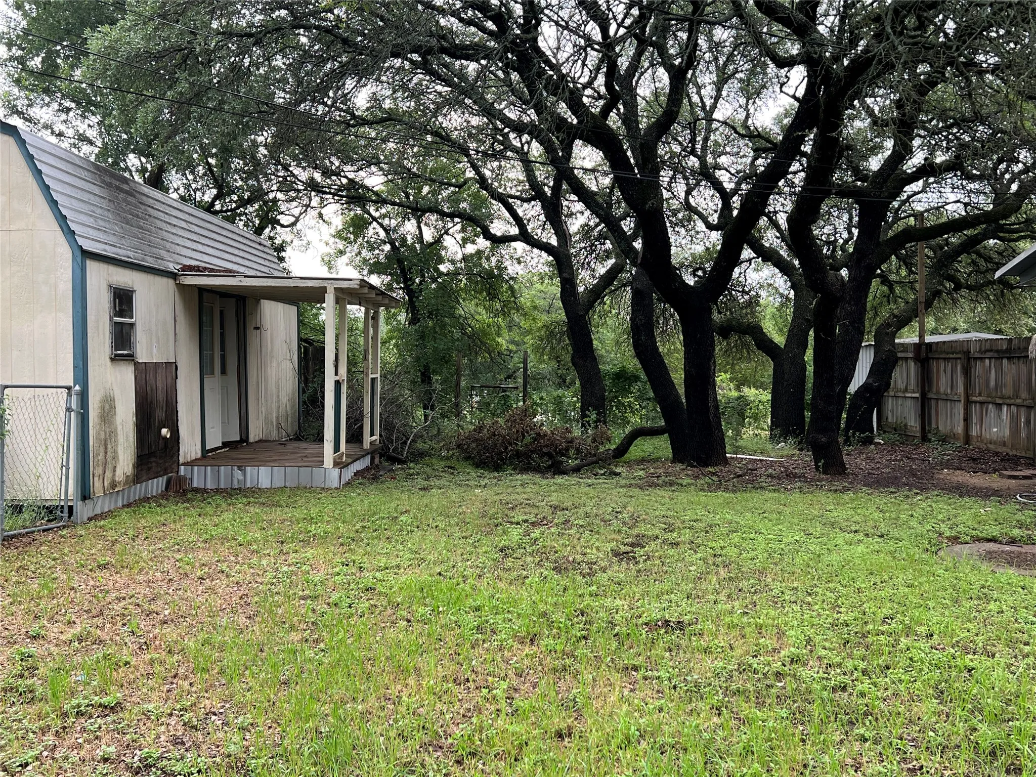 Single Family Residence For Sale in Brown County , 6960 Clifden Drive, Brownwood, Texas 76801, 2 Bedroom, 2 Bathroom, Garage spaces, 1,200 Sqft, built in 1970, mls#21279772, Real Estate Agent in Brownwood, Homes For Sale in Brown county, Homes For Sale in Brownwood, Realtor in Brownwood Texas, Real Estate Brokerage Independent Realty Texas, Luminita Cordes Realtor