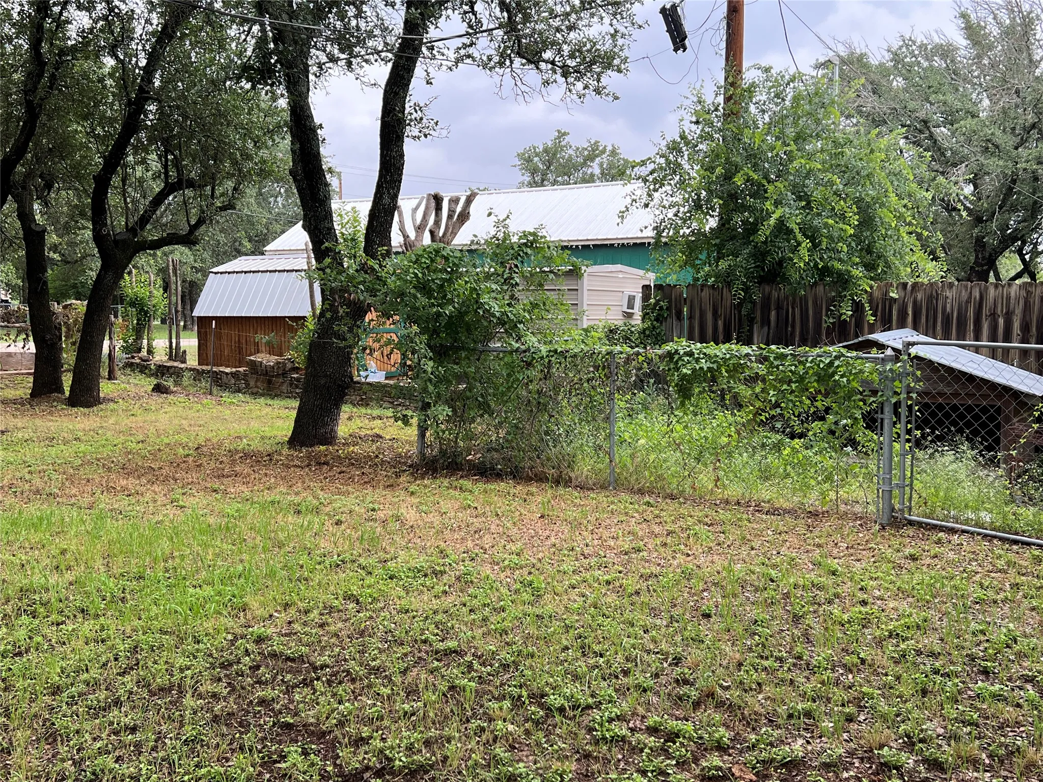 Single Family Residence For Sale in Brown County , 6960 Clifden Drive, Brownwood, Texas 76801, 2 Bedroom, 2 Bathroom, Garage spaces, 1,200 Sqft, built in 1970, mls#21279772, Real Estate Agent in Brownwood, Homes For Sale in Brown county, Homes For Sale in Brownwood, Realtor in Brownwood Texas, Real Estate Brokerage Independent Realty Texas, Luminita Cordes Realtor
