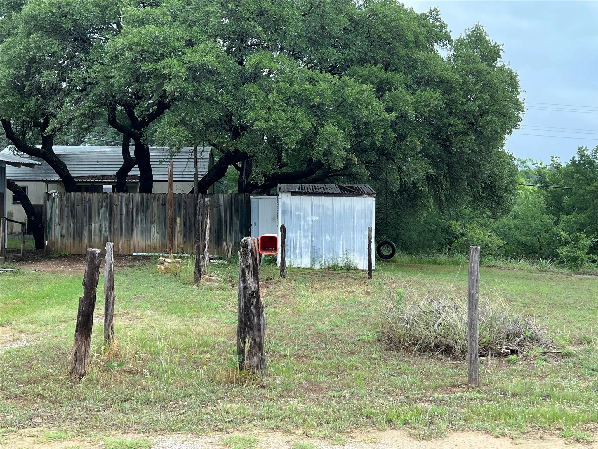 Single Family Residence For Sale in Brown County , 6960 Clifden Drive, Brownwood, Texas 76801, 2 Bedroom, 2 Bathroom, Garage spaces, 1,200 Sqft, built in 1970, mls#21279772, Real Estate Agent in Brownwood, Homes For Sale in Brown county, Homes For Sale in Brownwood, Realtor in Brownwood Texas, Real Estate Brokerage Independent Realty Texas, Luminita Cordes Realtor