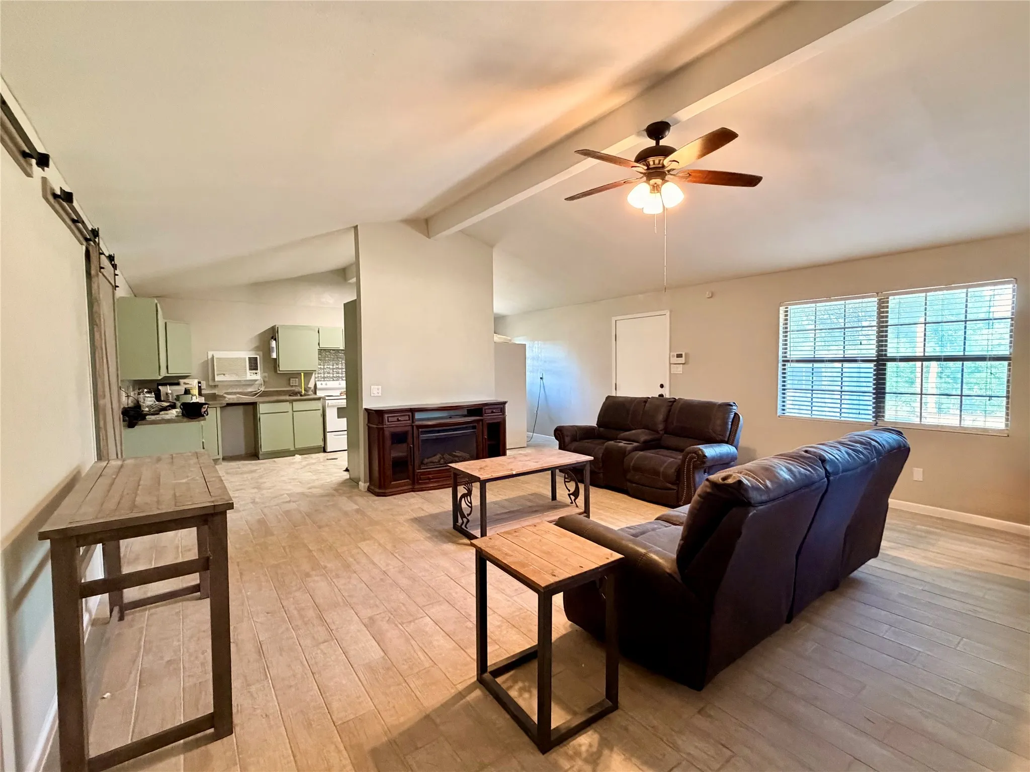 Single Family Residence For Sale in Brown County , 6960 Clifden Drive, Brownwood, Texas 76801, 2 Bedroom, 2 Bathroom, Garage spaces, 1,200 Sqft, built in 1970, mls#21279772, Real Estate Agent in Brownwood, Homes For Sale in Brown county, Homes For Sale in Brownwood, Realtor in Brownwood Texas, Real Estate Brokerage Independent Realty Texas, Luminita Cordes Realtor