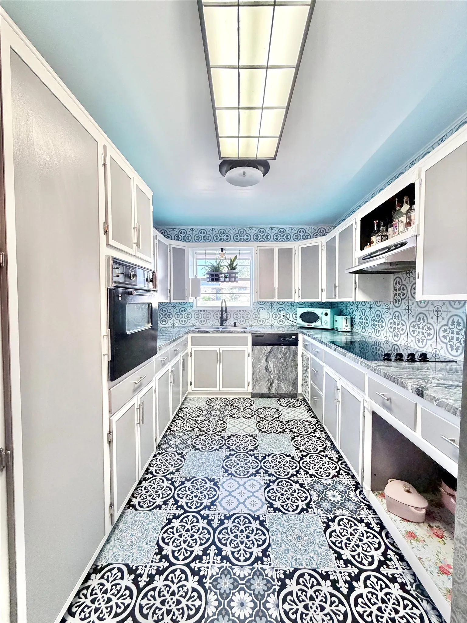 Single Family Residence For Sale in Nolan County , 1400 Sunnyvale Street, Sweetwater, Texas 79556, 4 Bedroom, 2 Bathroom, 2 Garage spaces, 1,870 Sqft, built in 1974, mls#21279047, Real Estate Agent in Sweetwater, Homes For Sale in Nolan county, Homes For Sale in Sweetwater, Realtor in Sweetwater Texas, Real Estate Brokerage Independent Realty Texas, Luminita Cordes Realtor