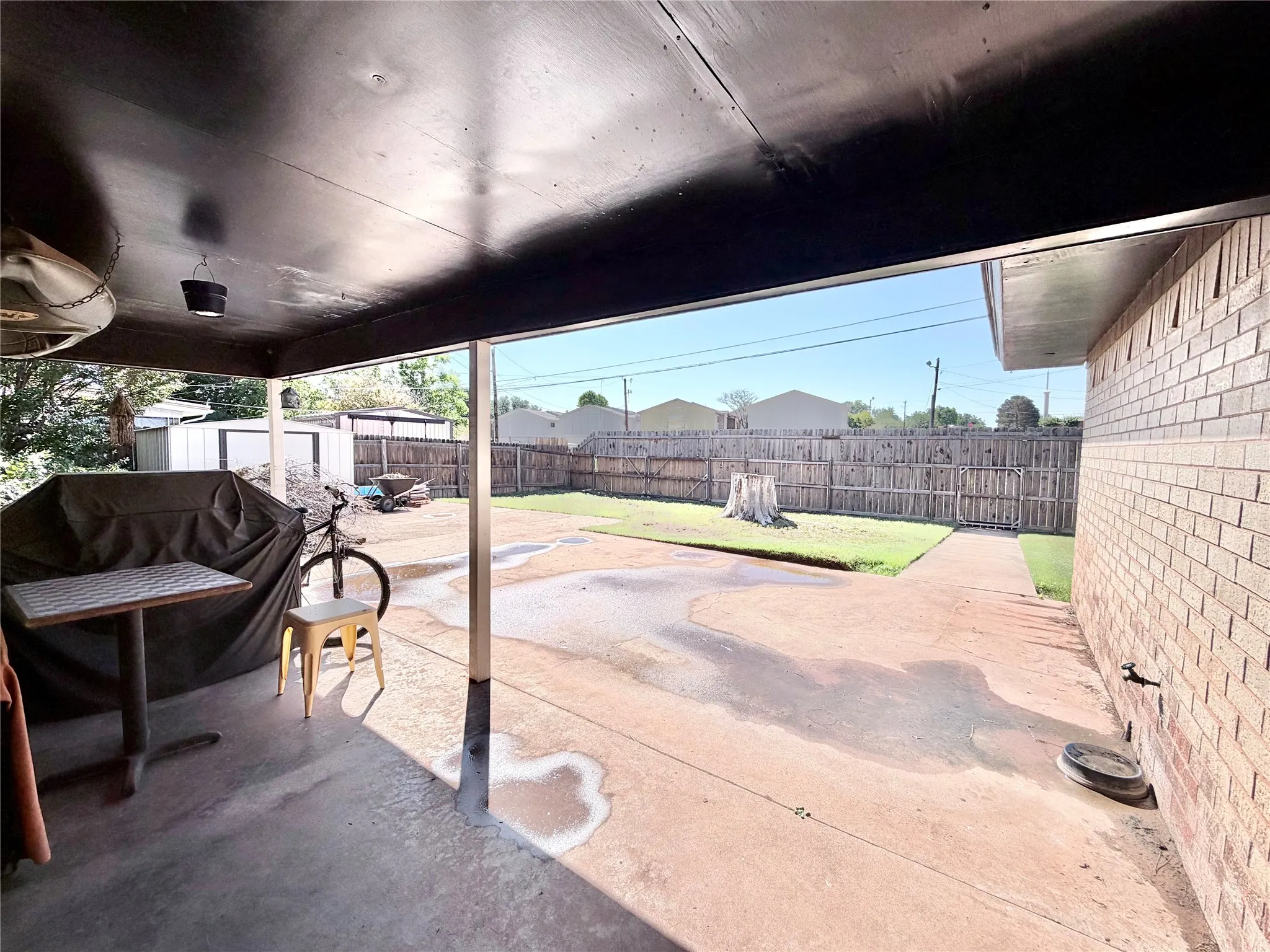 Single Family Residence For Sale in Nolan County , 1400 Sunnyvale Street, Sweetwater, Texas 79556, 4 Bedroom, 2 Bathroom, 2 Garage spaces, 1,870 Sqft, built in 1974, mls#21279047, Real Estate Agent in Sweetwater, Homes For Sale in Nolan county, Homes For Sale in Sweetwater, Realtor in Sweetwater Texas, Real Estate Brokerage Independent Realty Texas, Luminita Cordes Realtor