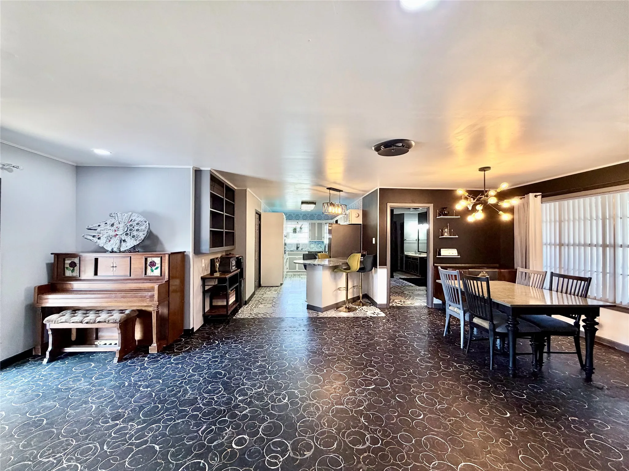Single Family Residence For Sale in Nolan County , 1400 Sunnyvale Street, Sweetwater, Texas 79556, 4 Bedroom, 2 Bathroom, 2 Garage spaces, 1,870 Sqft, built in 1974, mls#21279047, Real Estate Agent in Sweetwater, Homes For Sale in Nolan county, Homes For Sale in Sweetwater, Realtor in Sweetwater Texas, Real Estate Brokerage Independent Realty Texas, Luminita Cordes Realtor