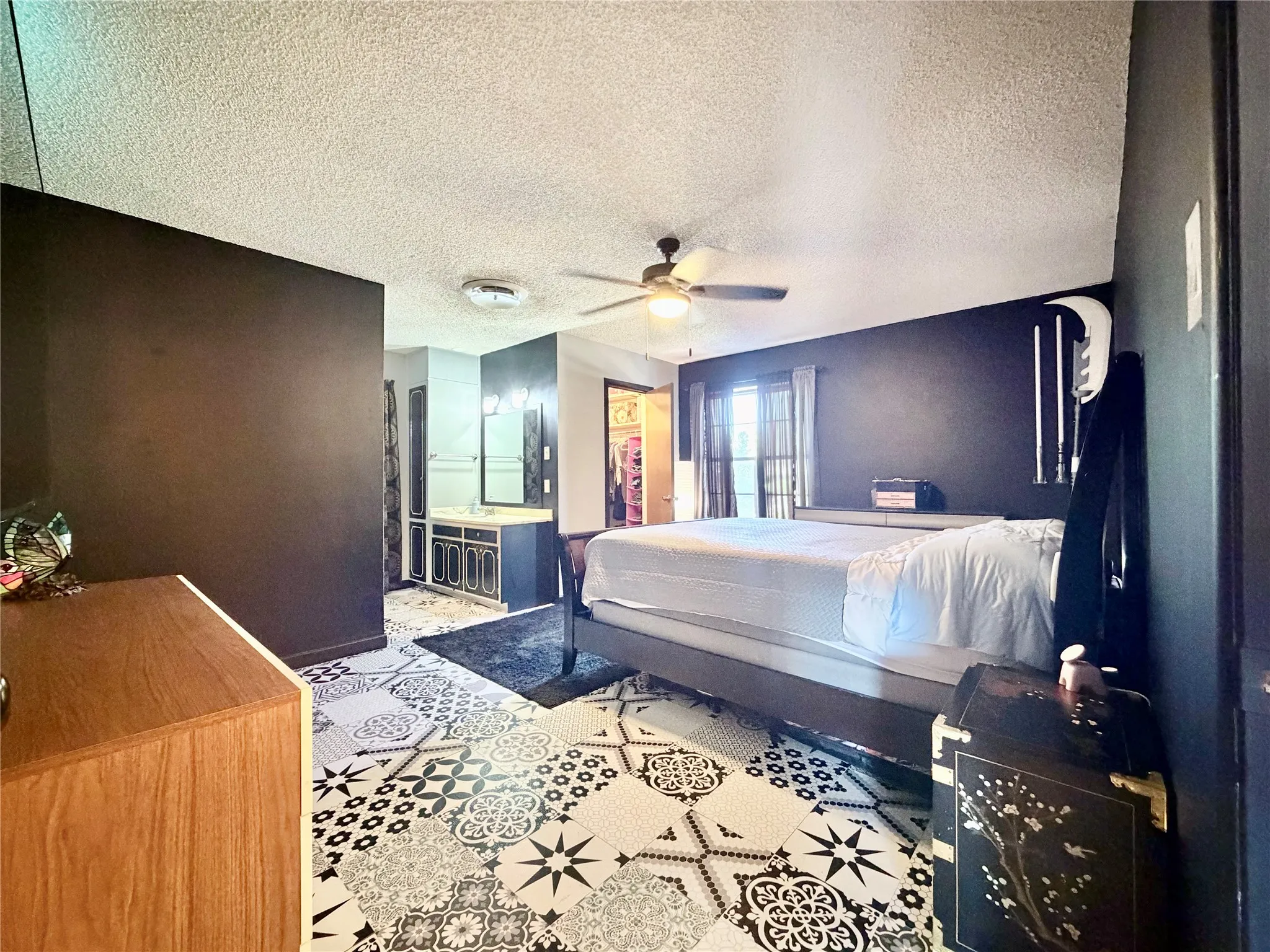 Single Family Residence For Sale in Nolan County , 1400 Sunnyvale Street, Sweetwater, Texas 79556, 4 Bedroom, 2 Bathroom, 2 Garage spaces, 1,870 Sqft, built in 1974, mls#21279047, Real Estate Agent in Sweetwater, Homes For Sale in Nolan county, Homes For Sale in Sweetwater, Realtor in Sweetwater Texas, Real Estate Brokerage Independent Realty Texas, Luminita Cordes Realtor