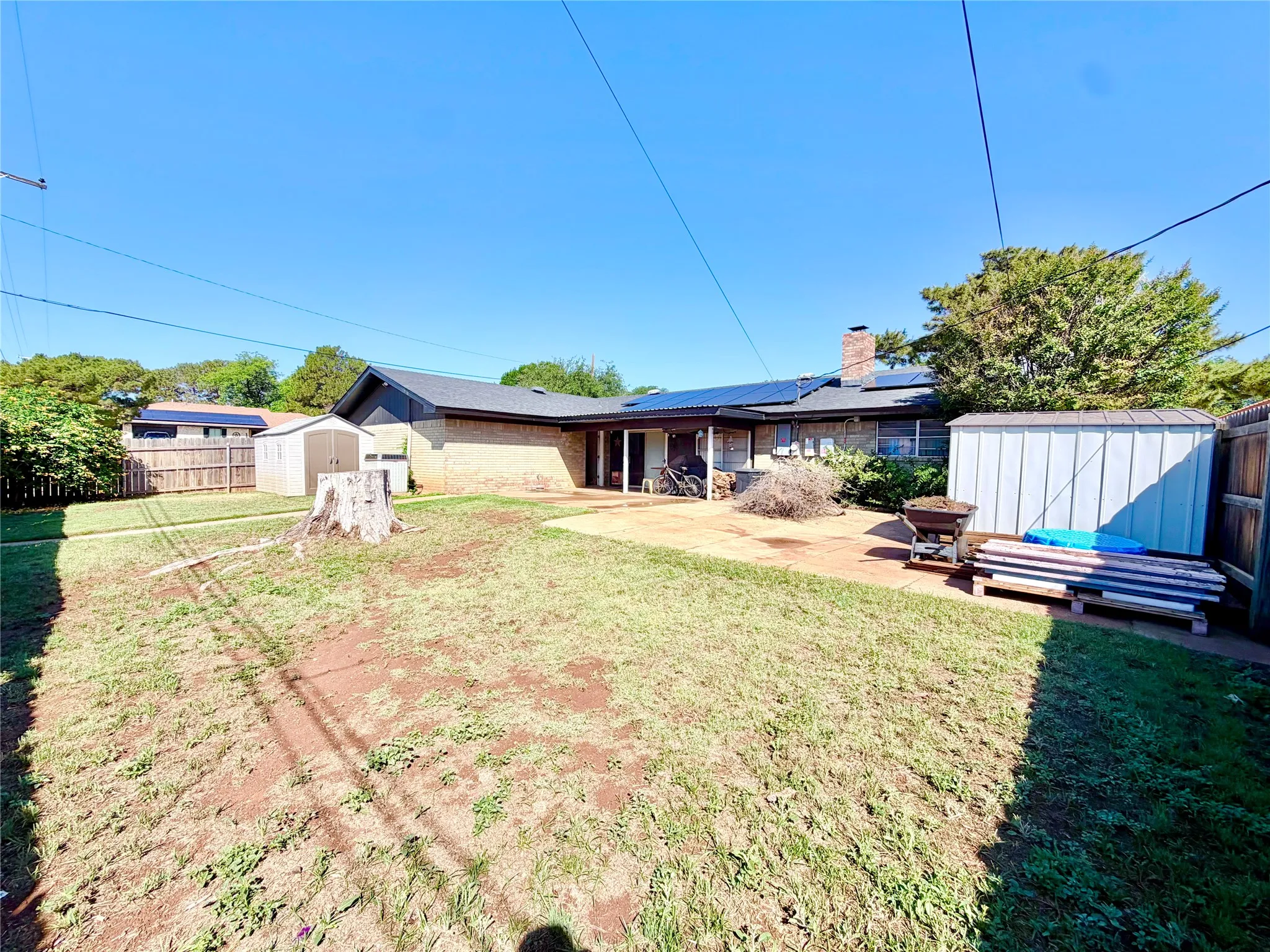 Single Family Residence For Sale in Nolan County , 1400 Sunnyvale Street, Sweetwater, Texas 79556, 4 Bedroom, 2 Bathroom, 2 Garage spaces, 1,870 Sqft, built in 1974, mls#21279047, Real Estate Agent in Sweetwater, Homes For Sale in Nolan county, Homes For Sale in Sweetwater, Realtor in Sweetwater Texas, Real Estate Brokerage Independent Realty Texas, Luminita Cordes Realtor