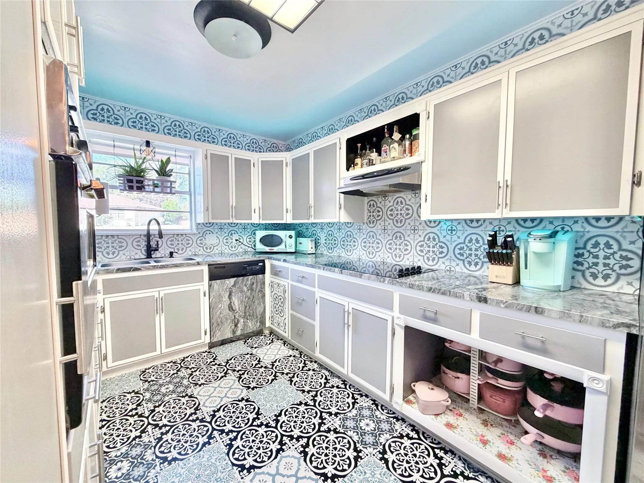 Single Family Residence For Sale in Nolan County , 1400 Sunnyvale Street, Sweetwater, Texas 79556, 4 Bedroom, 2 Bathroom, 2 Garage spaces, 1,870 Sqft, built in 1974, mls#21279047, Real Estate Agent in Sweetwater, Homes For Sale in Nolan county, Homes For Sale in Sweetwater, Realtor in Sweetwater Texas, Real Estate Brokerage Independent Realty Texas, Luminita Cordes Realtor