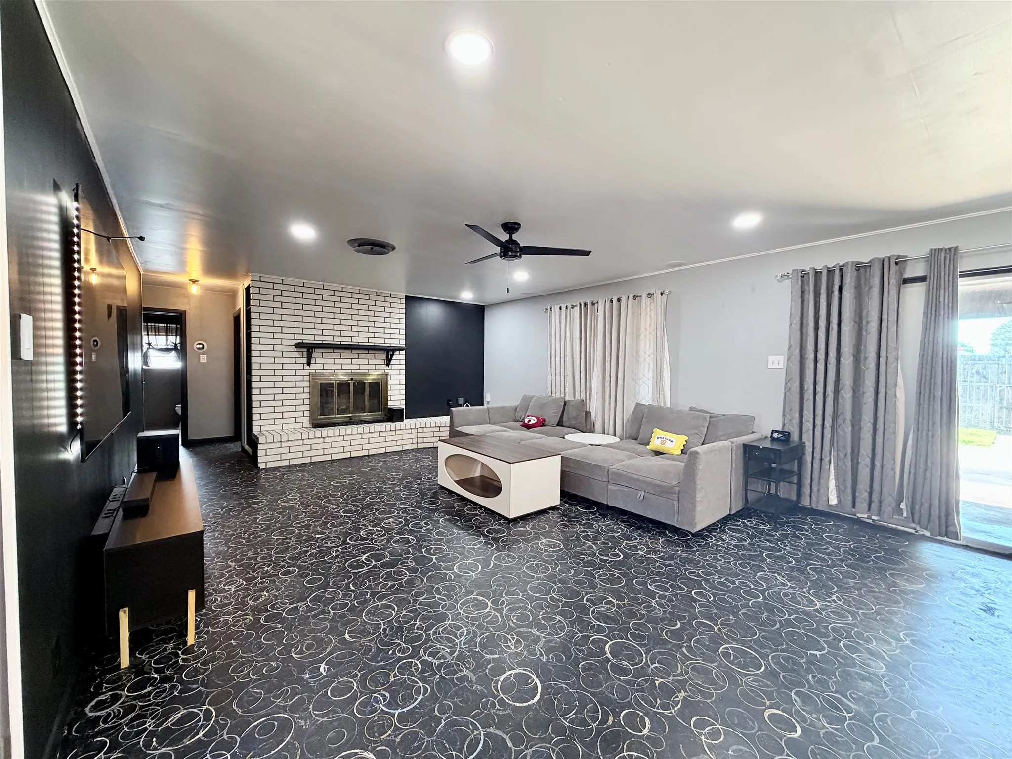 Single Family Residence For Sale in Nolan County , 1400 Sunnyvale Street, Sweetwater, Texas 79556, 4 Bedroom, 2 Bathroom, 2 Garage spaces, 1,870 Sqft, built in 1974, mls#21279047, Real Estate Agent in Sweetwater, Homes For Sale in Nolan county, Homes For Sale in Sweetwater, Realtor in Sweetwater Texas, Real Estate Brokerage Independent Realty Texas, Luminita Cordes Realtor
