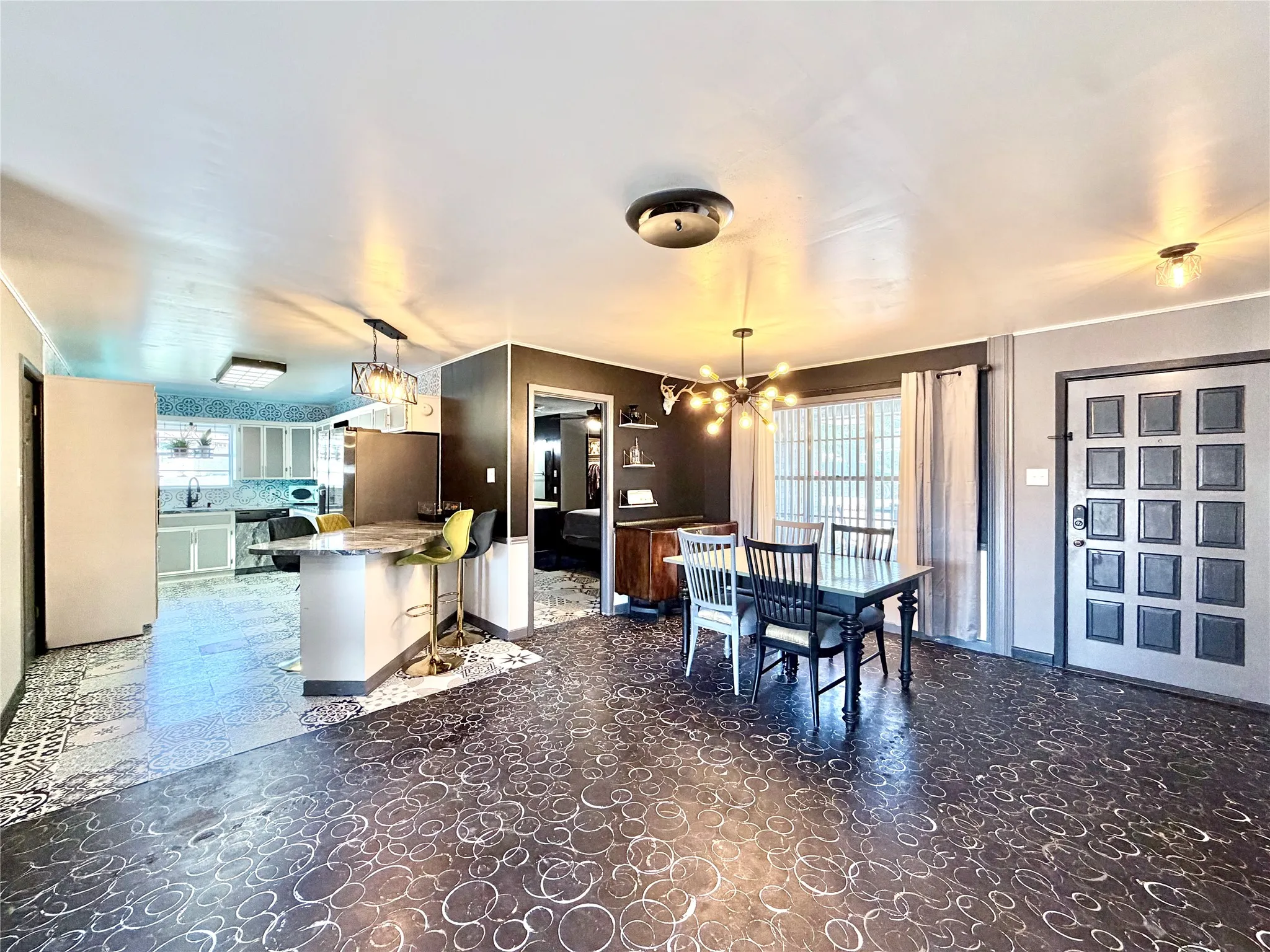 Single Family Residence For Sale in Nolan County , 1400 Sunnyvale Street, Sweetwater, Texas 79556, 4 Bedroom, 2 Bathroom, 2 Garage spaces, 1,870 Sqft, built in 1974, mls#21279047, Real Estate Agent in Sweetwater, Homes For Sale in Nolan county, Homes For Sale in Sweetwater, Realtor in Sweetwater Texas, Real Estate Brokerage Independent Realty Texas, Luminita Cordes Realtor
