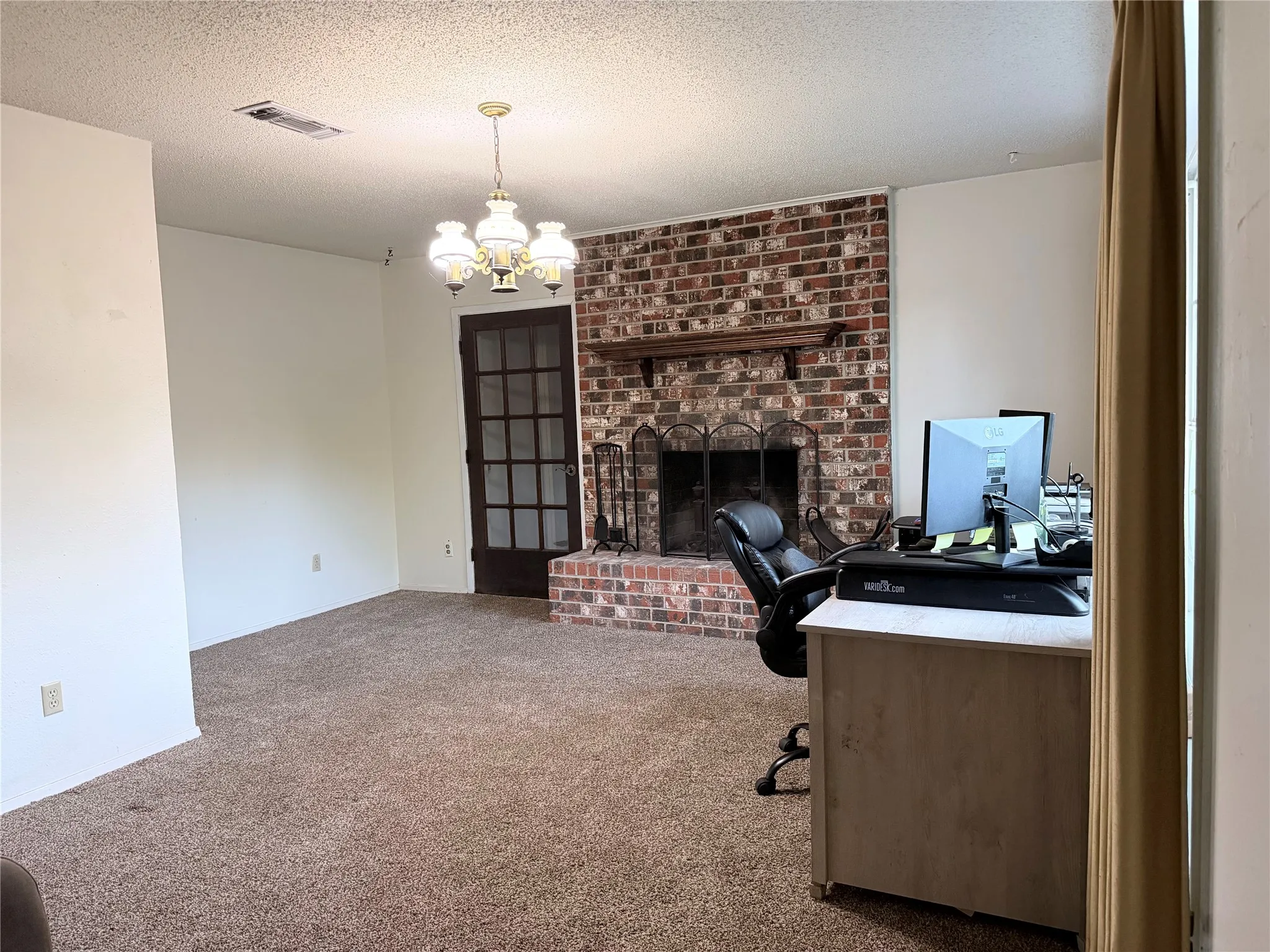 Single Family Residence For Sale in Camp County , 404 Montgomery Street, Pittsburg, Texas 75686, 4 Bedroom, 2 Bathroom, Garage spaces, 2,064 Sqft, built in 1975, mls#21277300, Real Estate Agent in Pittsburg, Homes For Sale in Camp county, Homes For Sale in Pittsburg, Realtor in Pittsburg Texas, Real Estate Brokerage Independent Realty Texas, Luminita Cordes Realtor