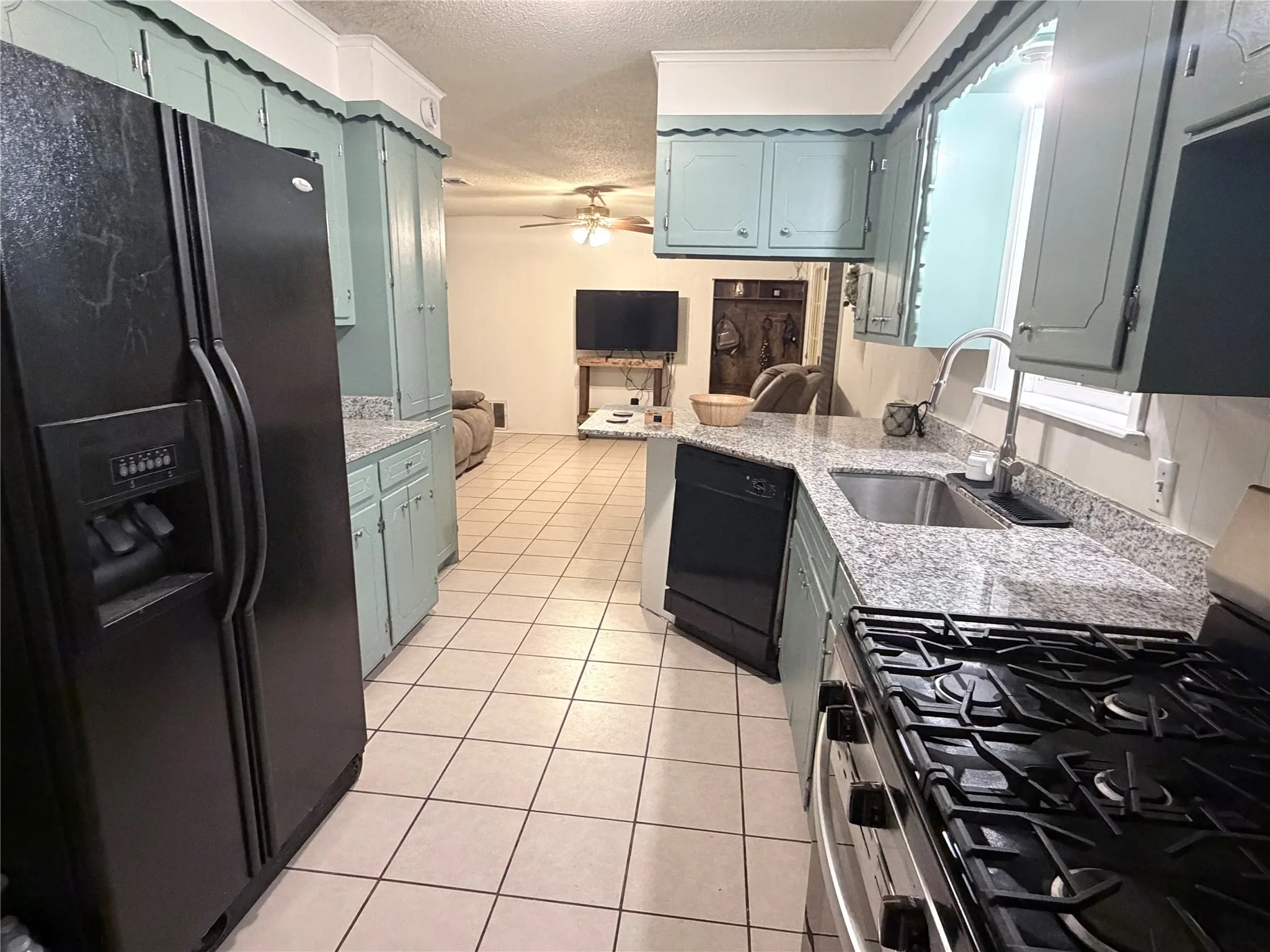 Single Family Residence For Sale in Camp County , 404 Montgomery Street, Pittsburg, Texas 75686, 4 Bedroom, 2 Bathroom, Garage spaces, 2,064 Sqft, built in 1975, mls#21277300, Real Estate Agent in Pittsburg, Homes For Sale in Camp county, Homes For Sale in Pittsburg, Realtor in Pittsburg Texas, Real Estate Brokerage Independent Realty Texas, Luminita Cordes Realtor
