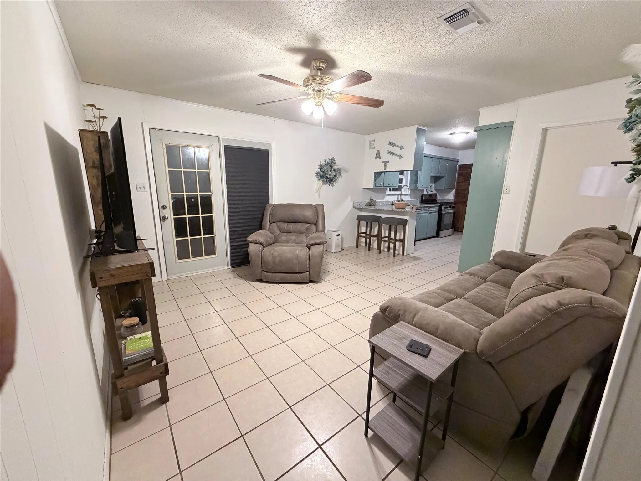Single Family Residence For Sale in Camp County , 404 Montgomery Street, Pittsburg, Texas 75686, 4 Bedroom, 2 Bathroom, Garage spaces, 2,064 Sqft, built in 1975, mls#21277300, Real Estate Agent in Pittsburg, Homes For Sale in Camp county, Homes For Sale in Pittsburg, Realtor in Pittsburg Texas, Real Estate Brokerage Independent Realty Texas, Luminita Cordes Realtor