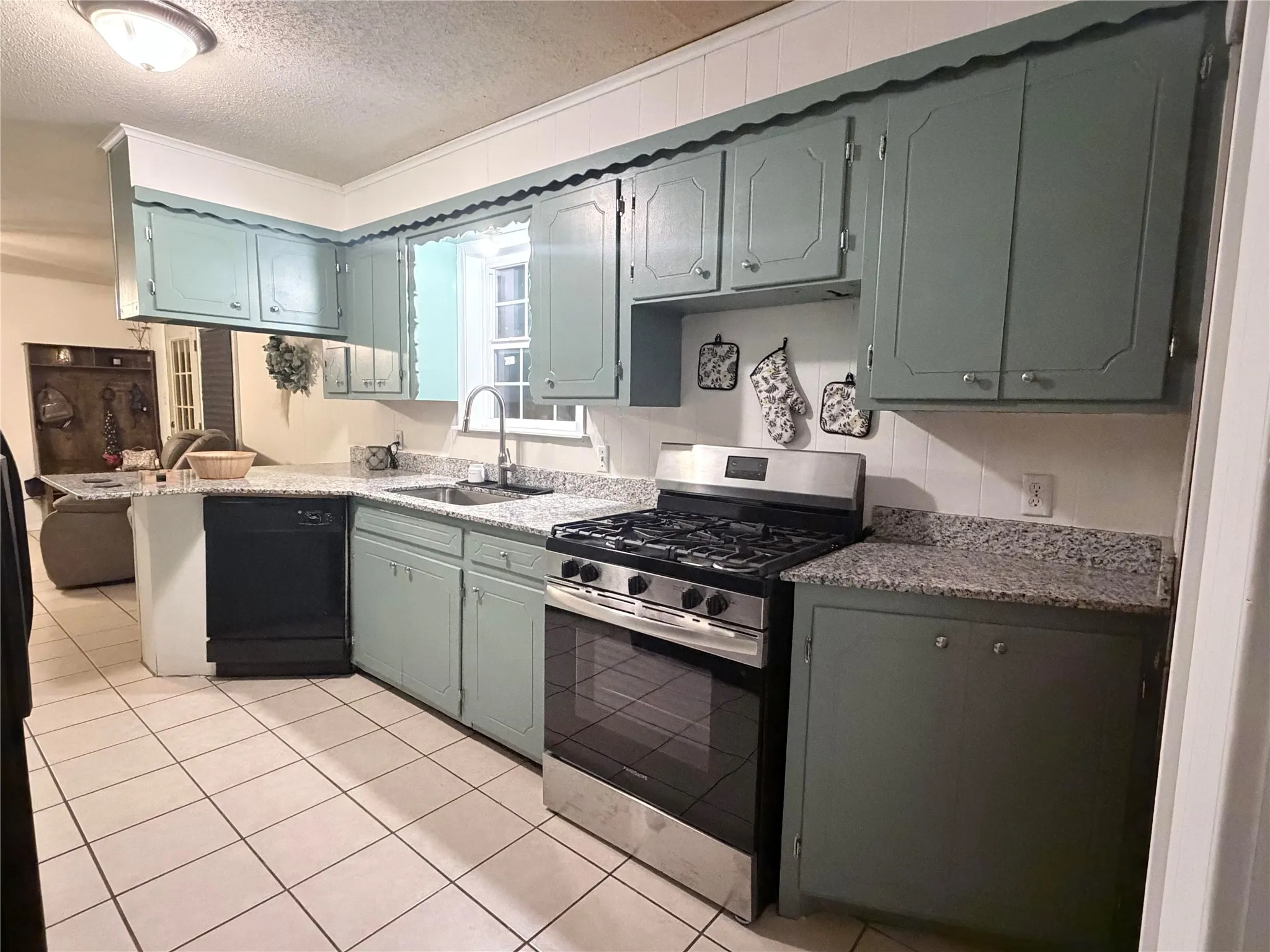 Single Family Residence For Sale in Camp County , 404 Montgomery Street, Pittsburg, Texas 75686, 4 Bedroom, 2 Bathroom, Garage spaces, 2,064 Sqft, built in 1975, mls#21277300, Real Estate Agent in Pittsburg, Homes For Sale in Camp county, Homes For Sale in Pittsburg, Realtor in Pittsburg Texas, Real Estate Brokerage Independent Realty Texas, Luminita Cordes Realtor