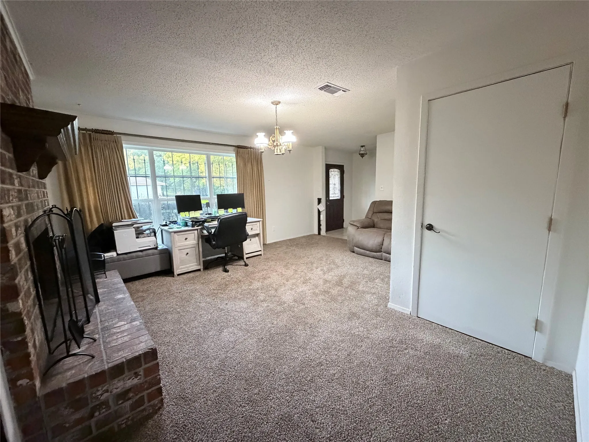 Single Family Residence For Sale in Camp County , 404 Montgomery Street, Pittsburg, Texas 75686, 4 Bedroom, 2 Bathroom, Garage spaces, 2,064 Sqft, built in 1975, mls#21277300, Real Estate Agent in Pittsburg, Homes For Sale in Camp county, Homes For Sale in Pittsburg, Realtor in Pittsburg Texas, Real Estate Brokerage Independent Realty Texas, Luminita Cordes Realtor