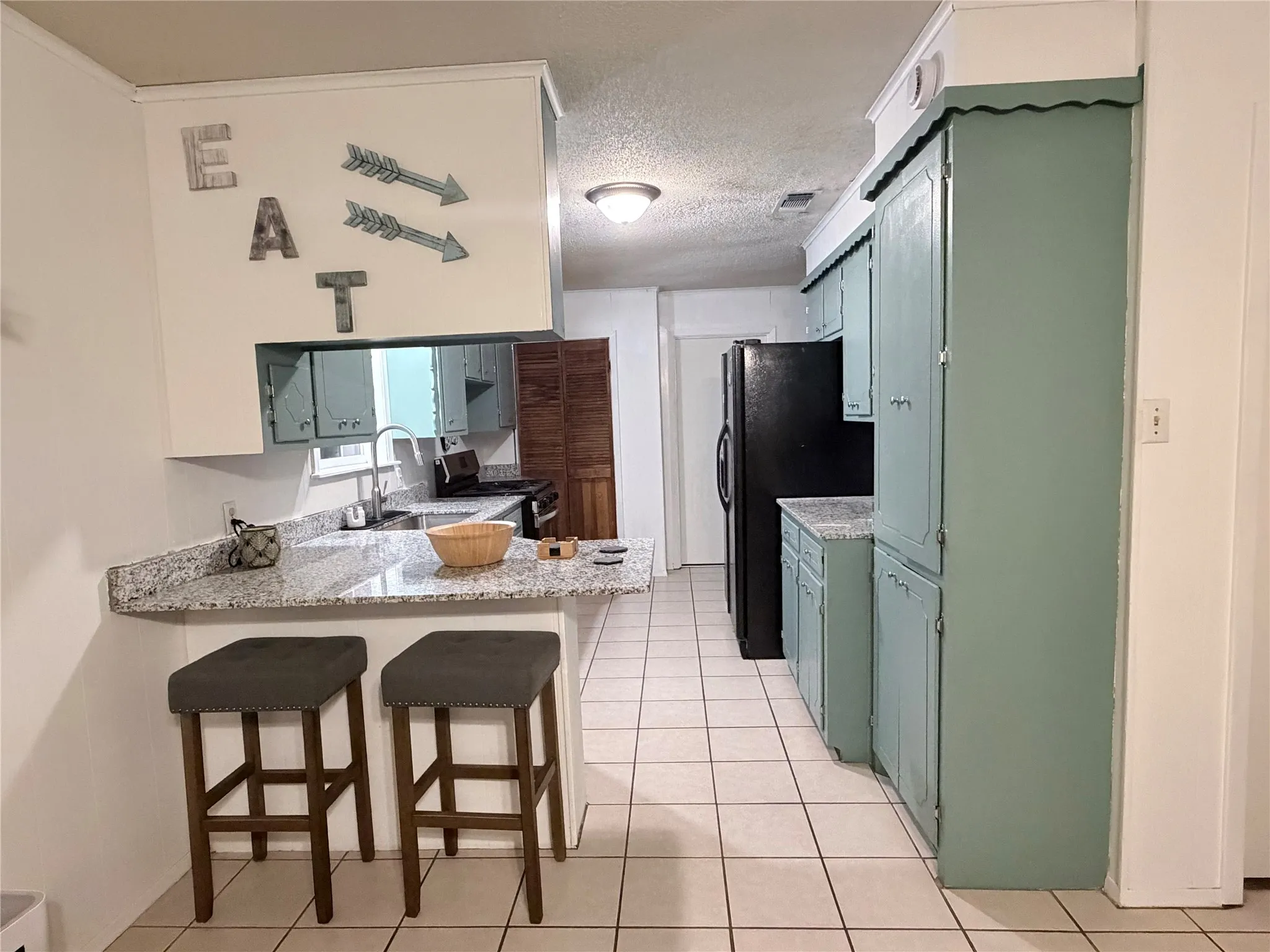 Single Family Residence For Sale in Camp County , 404 Montgomery Street, Pittsburg, Texas 75686, 4 Bedroom, 2 Bathroom, Garage spaces, 2,064 Sqft, built in 1975, mls#21277300, Real Estate Agent in Pittsburg, Homes For Sale in Camp county, Homes For Sale in Pittsburg, Realtor in Pittsburg Texas, Real Estate Brokerage Independent Realty Texas, Luminita Cordes Realtor