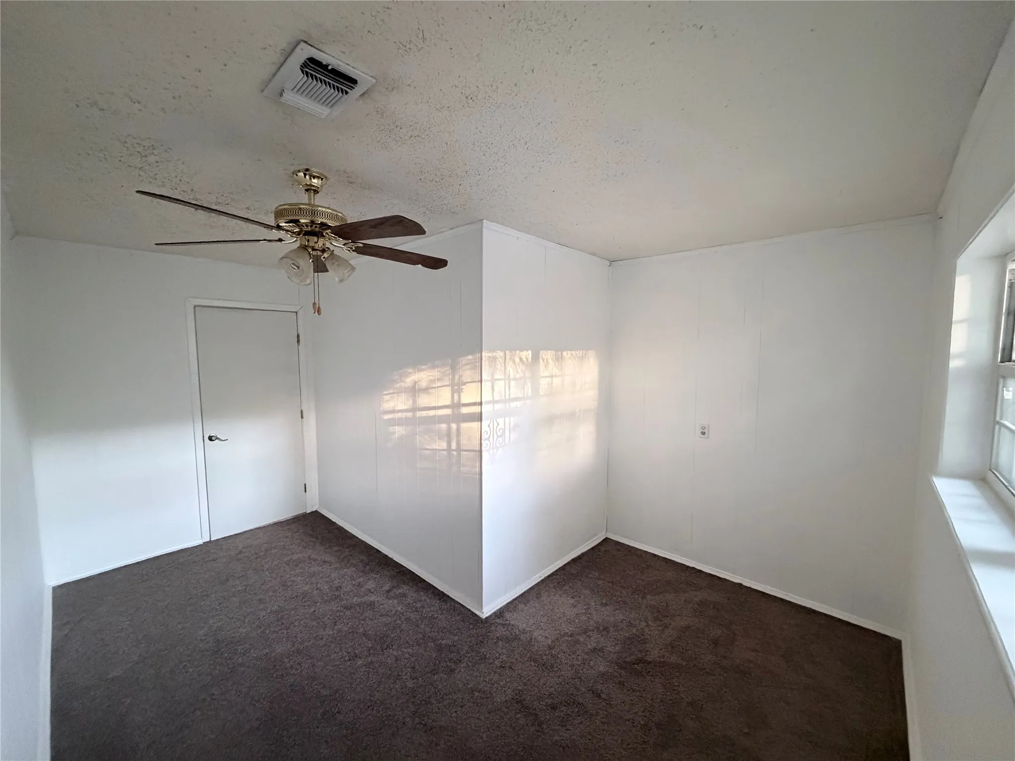 Single Family Residence For Sale in Camp County , 404 Montgomery Street, Pittsburg, Texas 75686, 4 Bedroom, 2 Bathroom, Garage spaces, 2,064 Sqft, built in 1975, mls#21277300, Real Estate Agent in Pittsburg, Homes For Sale in Camp county, Homes For Sale in Pittsburg, Realtor in Pittsburg Texas, Real Estate Brokerage Independent Realty Texas, Luminita Cordes Realtor