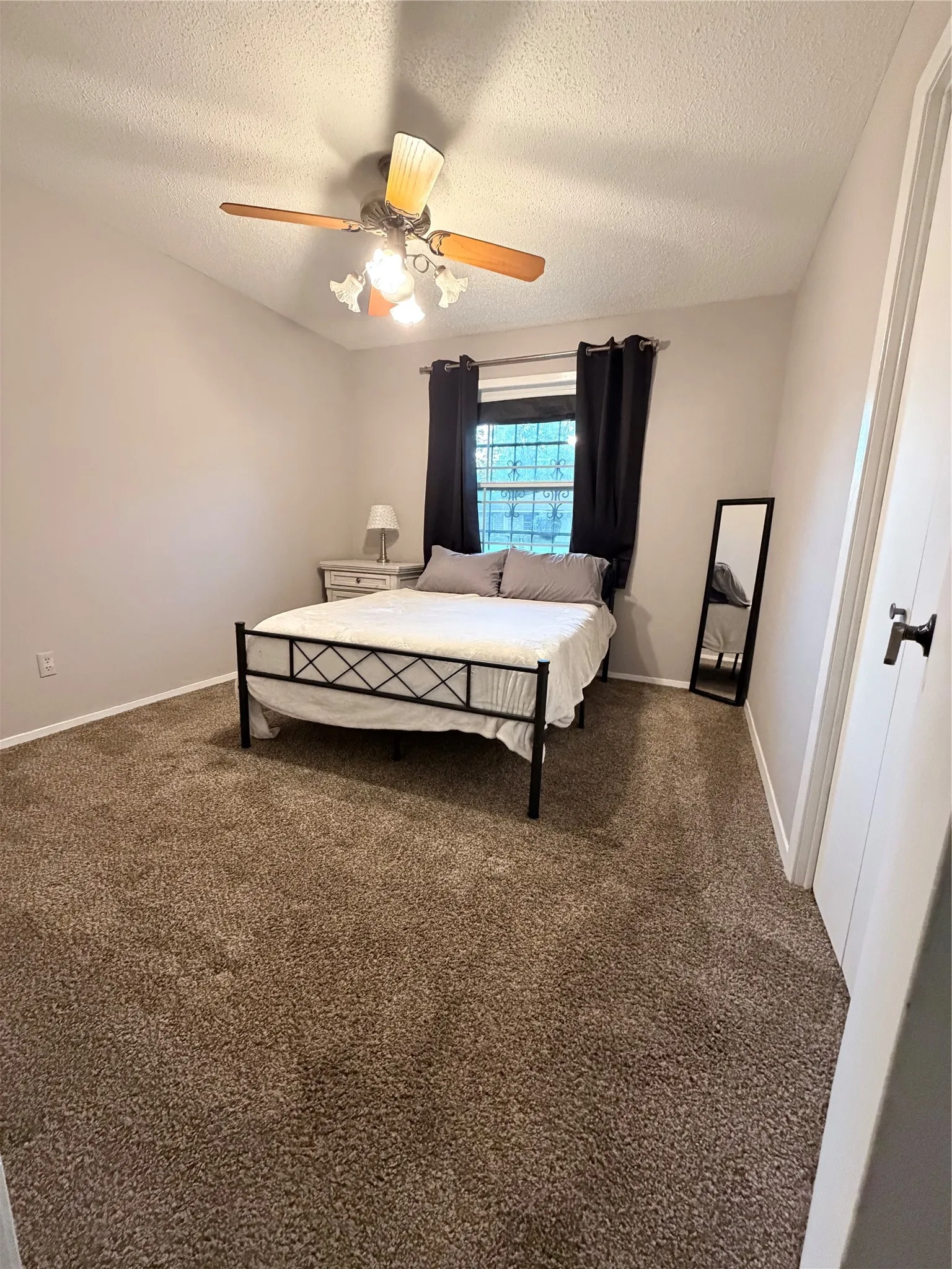 Single Family Residence For Sale in Camp County , 404 Montgomery Street, Pittsburg, Texas 75686, 4 Bedroom, 2 Bathroom, Garage spaces, 2,064 Sqft, built in 1975, mls#21277300, Real Estate Agent in Pittsburg, Homes For Sale in Camp county, Homes For Sale in Pittsburg, Realtor in Pittsburg Texas, Real Estate Brokerage Independent Realty Texas, Luminita Cordes Realtor