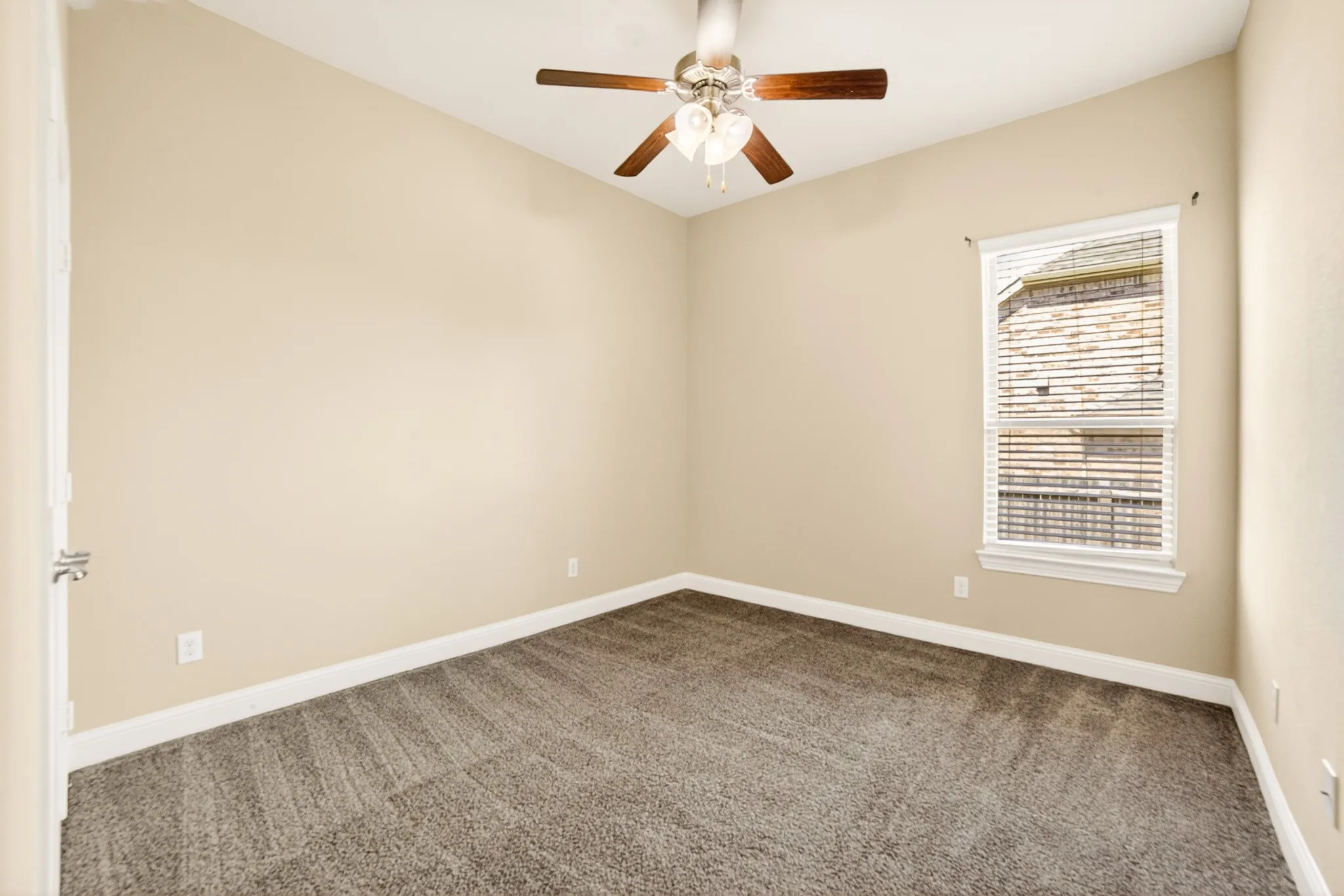 Middle bedroom #3 with bathroom #2 in between  #2 and #3 bedrooms
