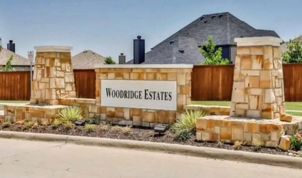 Popular Woodridge Estates is on the Peninsula directly across from Prestonwood Polo Club and located in the desirable Little Elm School District