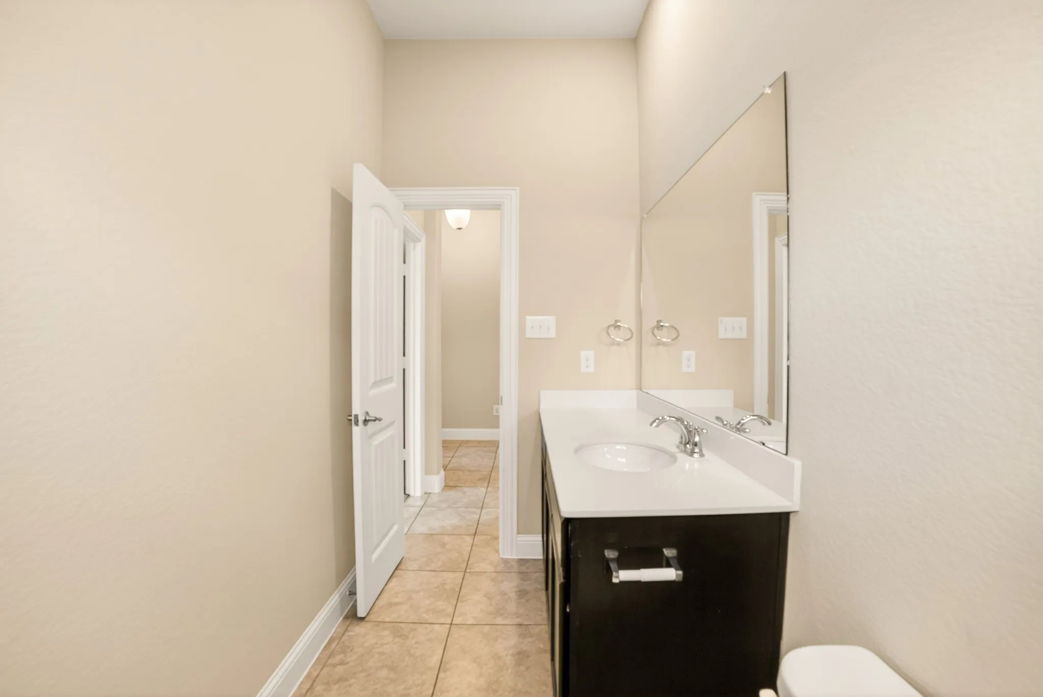 Other side view from 2nd large bathroom
