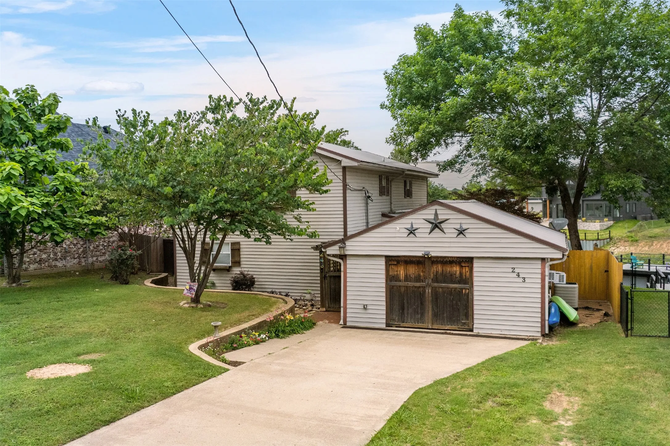 Single Family Residence For Sale in Henderson County , 243 Autumn Wood Trail, Gun Barrel City, Texas 75156, 5 Bedroom, 4 Bathroom, Garage spaces, 2,960 Sqft, built in 0, mls#21279806, Real Estate Agent in Gun Barrel City, Homes For Sale in Henderson county, Homes For Sale in Gun Barrel City, Realtor in Gun Barrel City Texas, Real Estate Brokerage Independent Realty Texas, Luminita Cordes Realtor