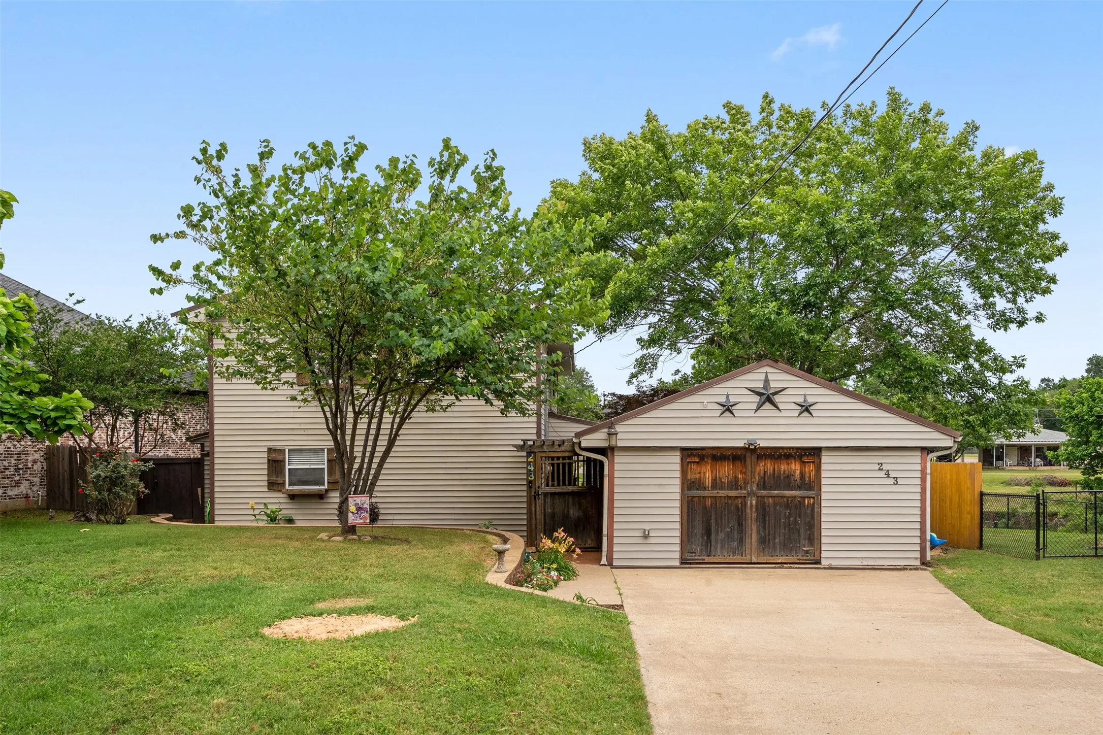 Single Family Residence For Sale in Henderson County , 243 Autumn Wood Trail, Gun Barrel City, Texas 75156, 5 Bedroom, 4 Bathroom, Garage spaces, 2,960 Sqft, built in 0, mls#21279806, Real Estate Agent in Gun Barrel City, Homes For Sale in Henderson county, Homes For Sale in Gun Barrel City, Realtor in Gun Barrel City Texas, Real Estate Brokerage Independent Realty Texas, Luminita Cordes Realtor