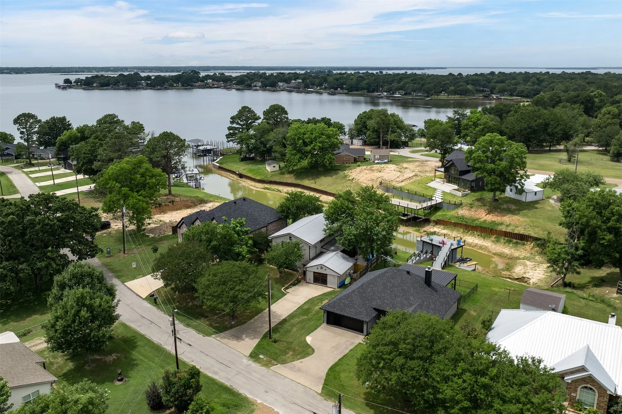 Single Family Residence For Sale in Henderson County , 243 Autumn Wood Trail, Gun Barrel City, Texas 75156, 5 Bedroom, 4 Bathroom, Garage spaces, 2,960 Sqft, built in 0, mls#21279806, Real Estate Agent in Gun Barrel City, Homes For Sale in Henderson county, Homes For Sale in Gun Barrel City, Realtor in Gun Barrel City Texas, Real Estate Brokerage Independent Realty Texas, Luminita Cordes Realtor