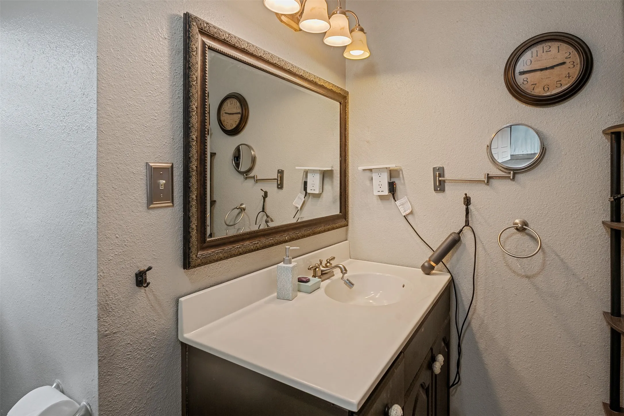 Single Family Residence For Sale in Henderson County , 243 Autumn Wood Trail, Gun Barrel City, Texas 75156, 5 Bedroom, 4 Bathroom, Garage spaces, 2,960 Sqft, built in 0, mls#21279806, Real Estate Agent in Gun Barrel City, Homes For Sale in Henderson county, Homes For Sale in Gun Barrel City, Realtor in Gun Barrel City Texas, Real Estate Brokerage Independent Realty Texas, Luminita Cordes Realtor