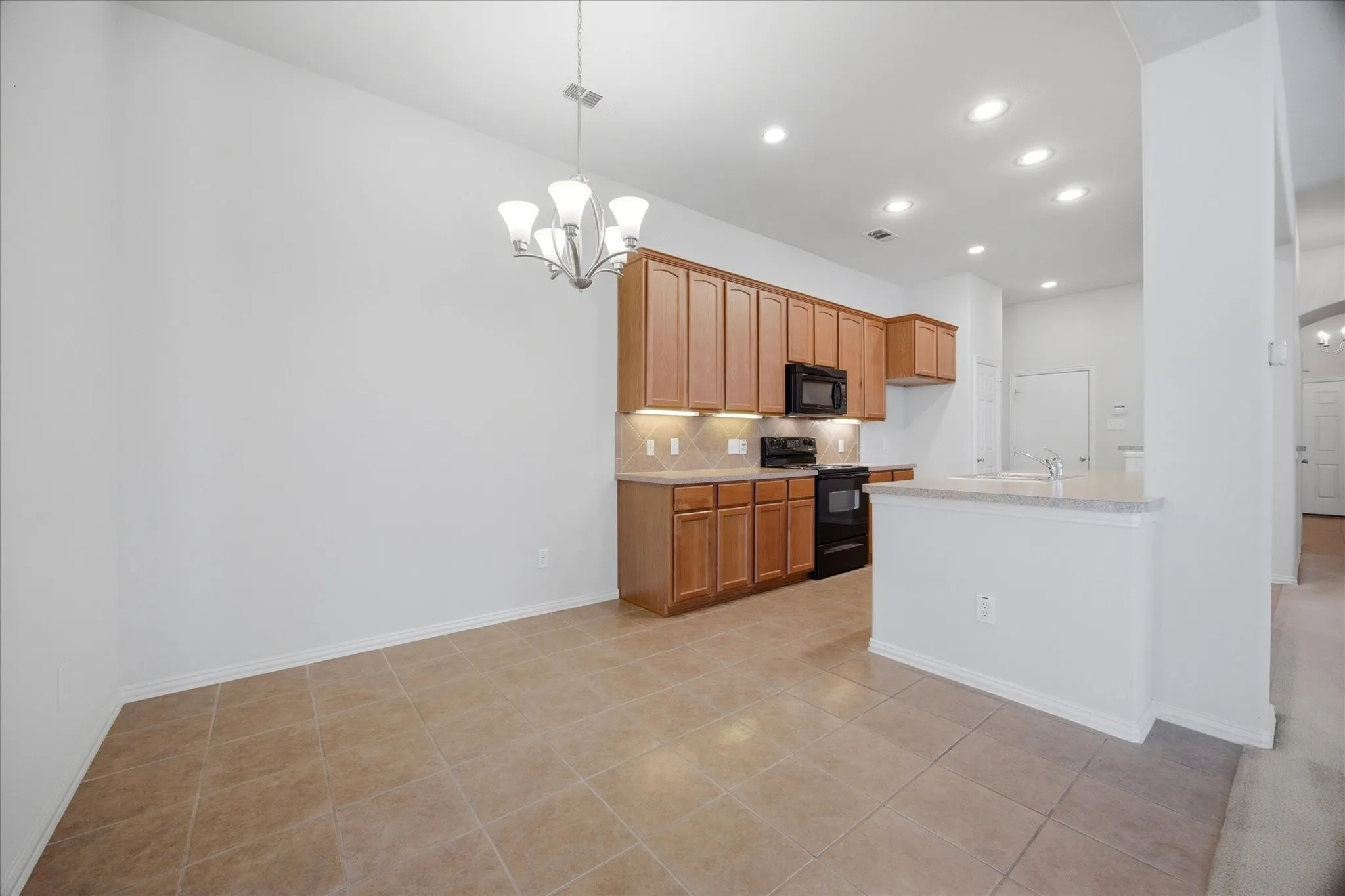 Single Family Residence For Sale in Kaufman County , 2011 Eagle Lake Drive, Forney, Texas 75126, 3 Bedroom, 3 Bathroom, 2 Garage spaces, 2,272 Sqft, built in 2010, mls#21279820, Real Estate Agent in Forney, Homes For Sale in Kaufman county, Homes For Sale in Forney, Realtor in Forney Texas, Real Estate Brokerage Independent Realty Texas, Luminita Cordes Realtor