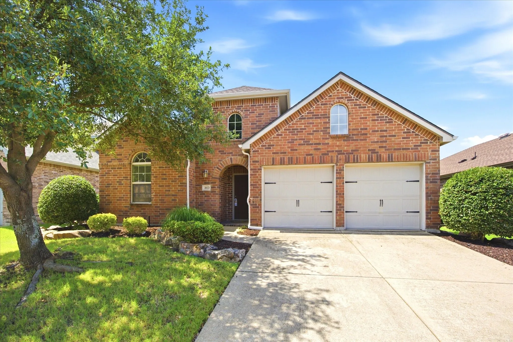 Single Family Residence For Sale in Kaufman County , 2011 Eagle Lake Drive, Forney, Texas 75126, 3 Bedroom, 3 Bathroom, 2 Garage spaces, 2,272 Sqft, built in 2010, mls#21279820, Real Estate Agent in Forney, Homes For Sale in Kaufman county, Homes For Sale in Forney, Realtor in Forney Texas, Real Estate Brokerage Independent Realty Texas, Luminita Cordes Realtor