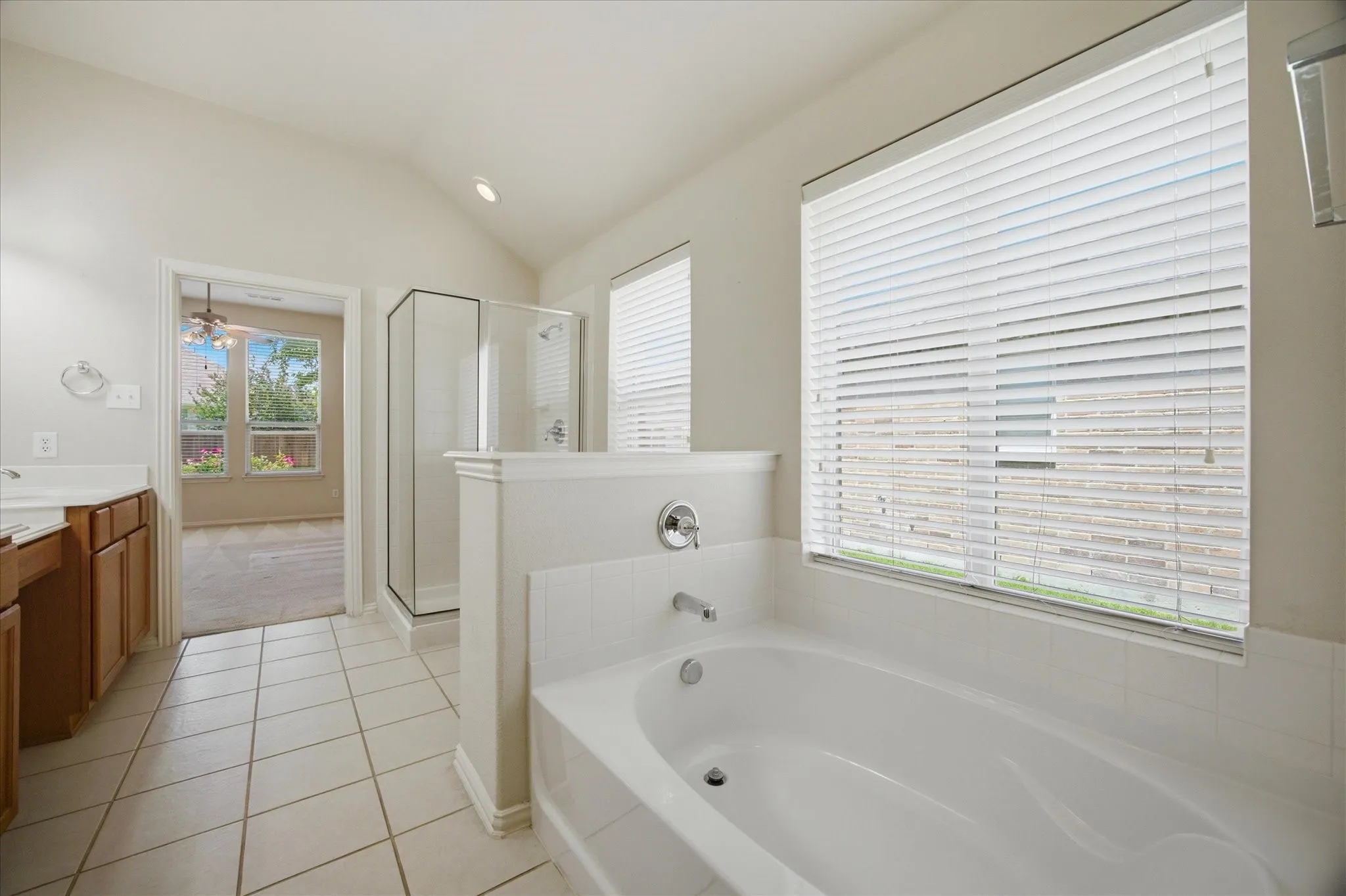 Single Family Residence For Sale in Kaufman County , 2011 Eagle Lake Drive, Forney, Texas 75126, 3 Bedroom, 3 Bathroom, 2 Garage spaces, 2,272 Sqft, built in 2010, mls#21279820, Real Estate Agent in Forney, Homes For Sale in Kaufman county, Homes For Sale in Forney, Realtor in Forney Texas, Real Estate Brokerage Independent Realty Texas, Luminita Cordes Realtor