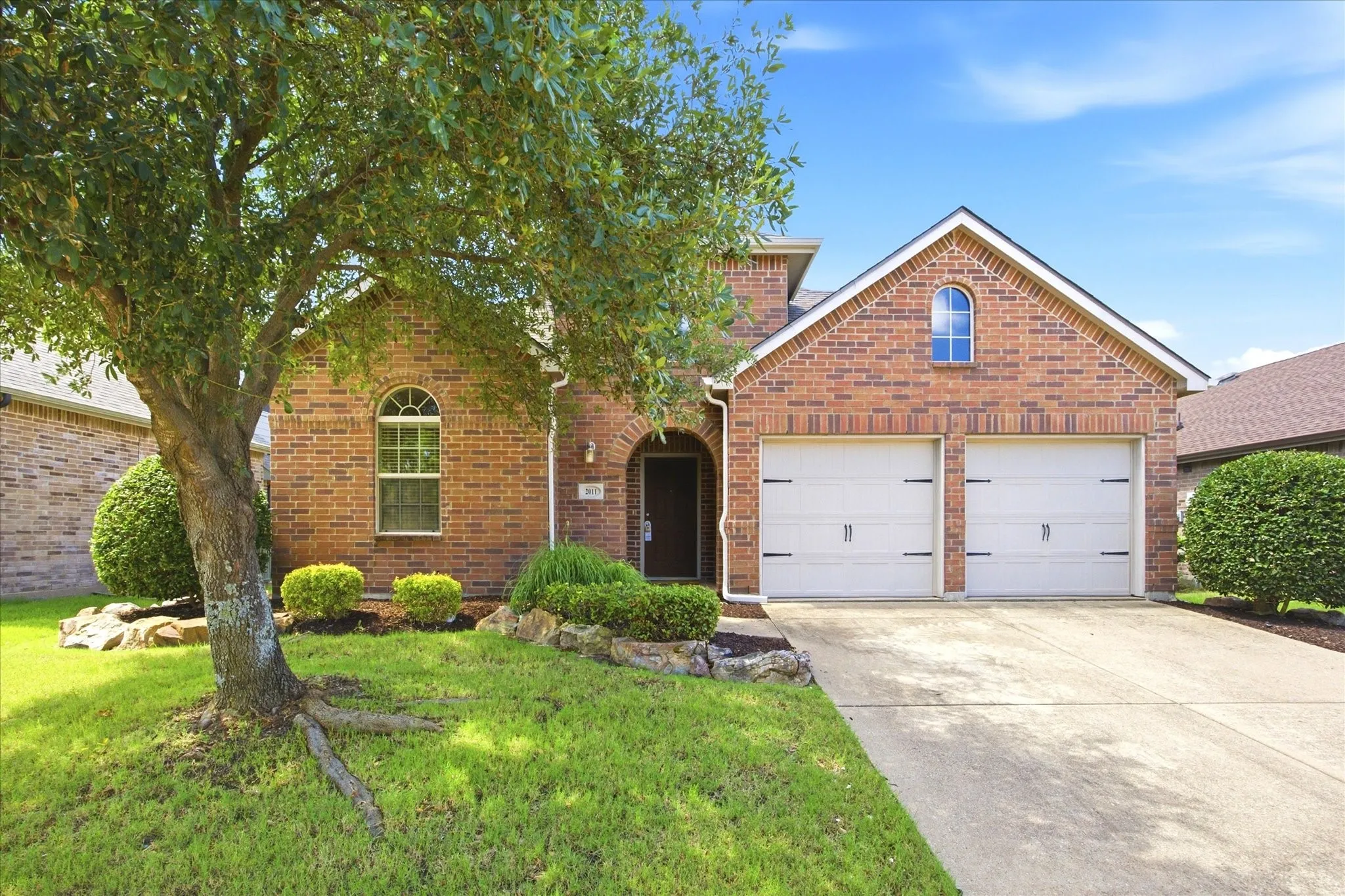 Single Family Residence For Sale in Kaufman County , 2011 Eagle Lake Drive, Forney, Texas 75126, 3 Bedroom, 3 Bathroom, 2 Garage spaces, 2,272 Sqft, built in 2010, mls#21279820, Real Estate Agent in Forney, Homes For Sale in Kaufman county, Homes For Sale in Forney, Realtor in Forney Texas, Real Estate Brokerage Independent Realty Texas, Luminita Cordes Realtor
