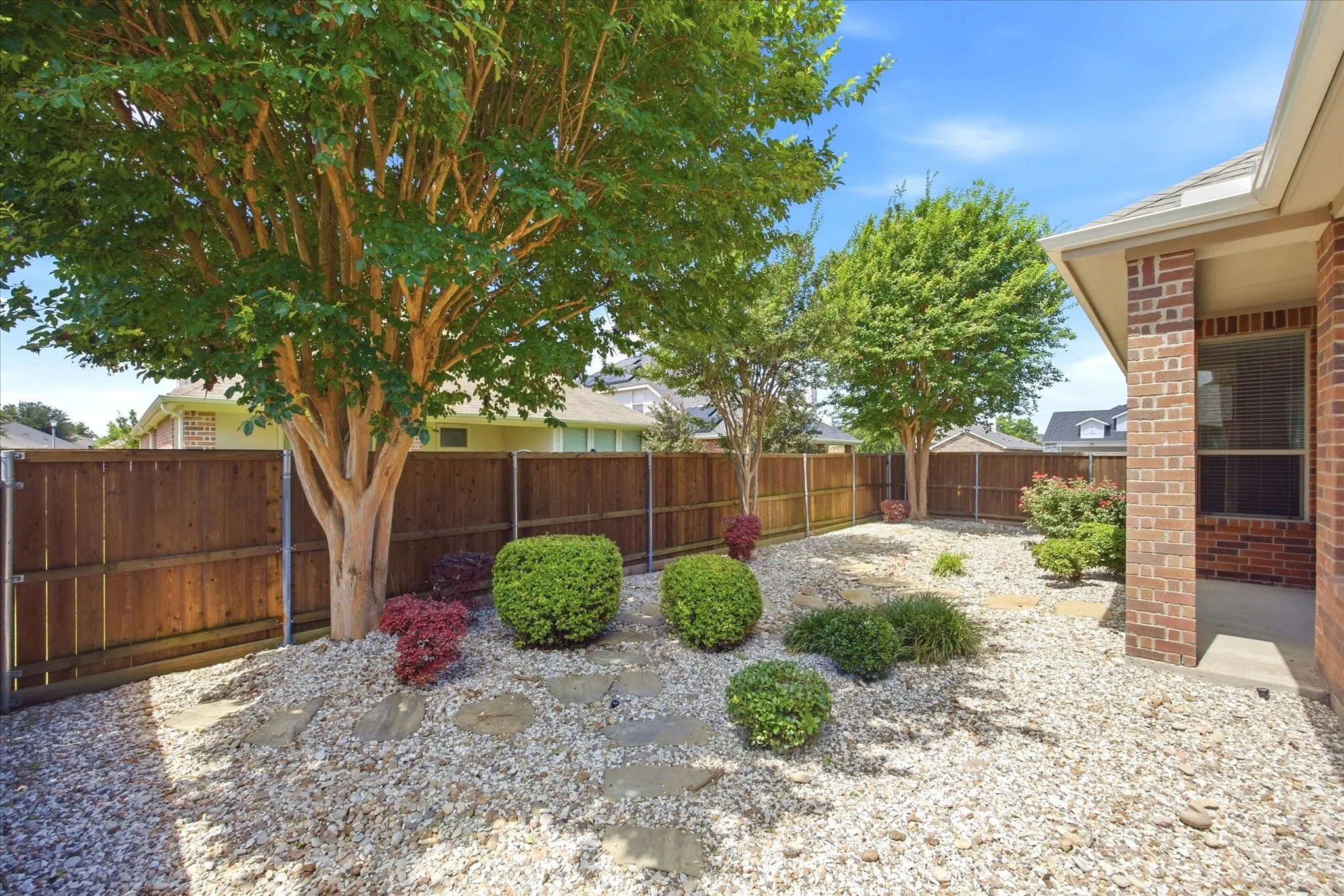 Single Family Residence For Sale in Kaufman County , 2011 Eagle Lake Drive, Forney, Texas 75126, 3 Bedroom, 3 Bathroom, 2 Garage spaces, 2,272 Sqft, built in 2010, mls#21279820, Real Estate Agent in Forney, Homes For Sale in Kaufman county, Homes For Sale in Forney, Realtor in Forney Texas, Real Estate Brokerage Independent Realty Texas, Luminita Cordes Realtor