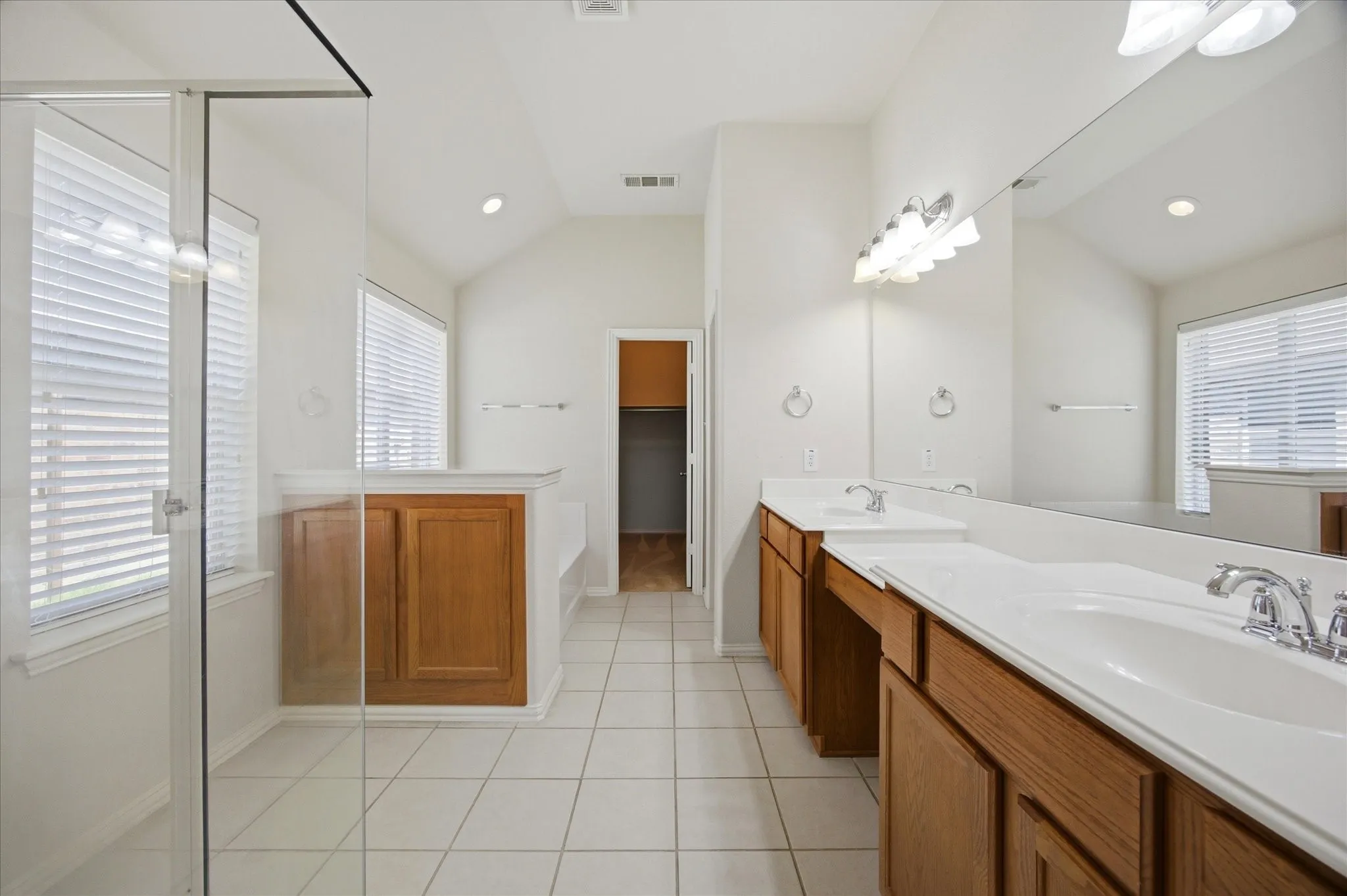 Single Family Residence For Sale in Kaufman County , 2011 Eagle Lake Drive, Forney, Texas 75126, 3 Bedroom, 3 Bathroom, 2 Garage spaces, 2,272 Sqft, built in 2010, mls#21279820, Real Estate Agent in Forney, Homes For Sale in Kaufman county, Homes For Sale in Forney, Realtor in Forney Texas, Real Estate Brokerage Independent Realty Texas, Luminita Cordes Realtor