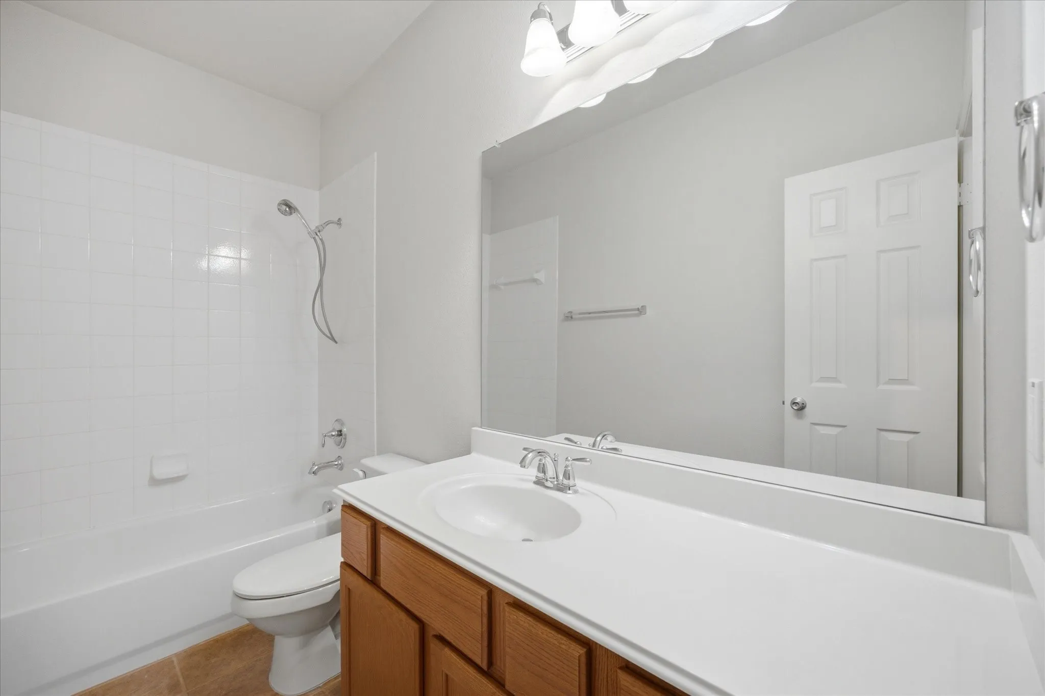 Single Family Residence For Sale in Kaufman County , 2011 Eagle Lake Drive, Forney, Texas 75126, 3 Bedroom, 3 Bathroom, 2 Garage spaces, 2,272 Sqft, built in 2010, mls#21279820, Real Estate Agent in Forney, Homes For Sale in Kaufman county, Homes For Sale in Forney, Realtor in Forney Texas, Real Estate Brokerage Independent Realty Texas, Luminita Cordes Realtor