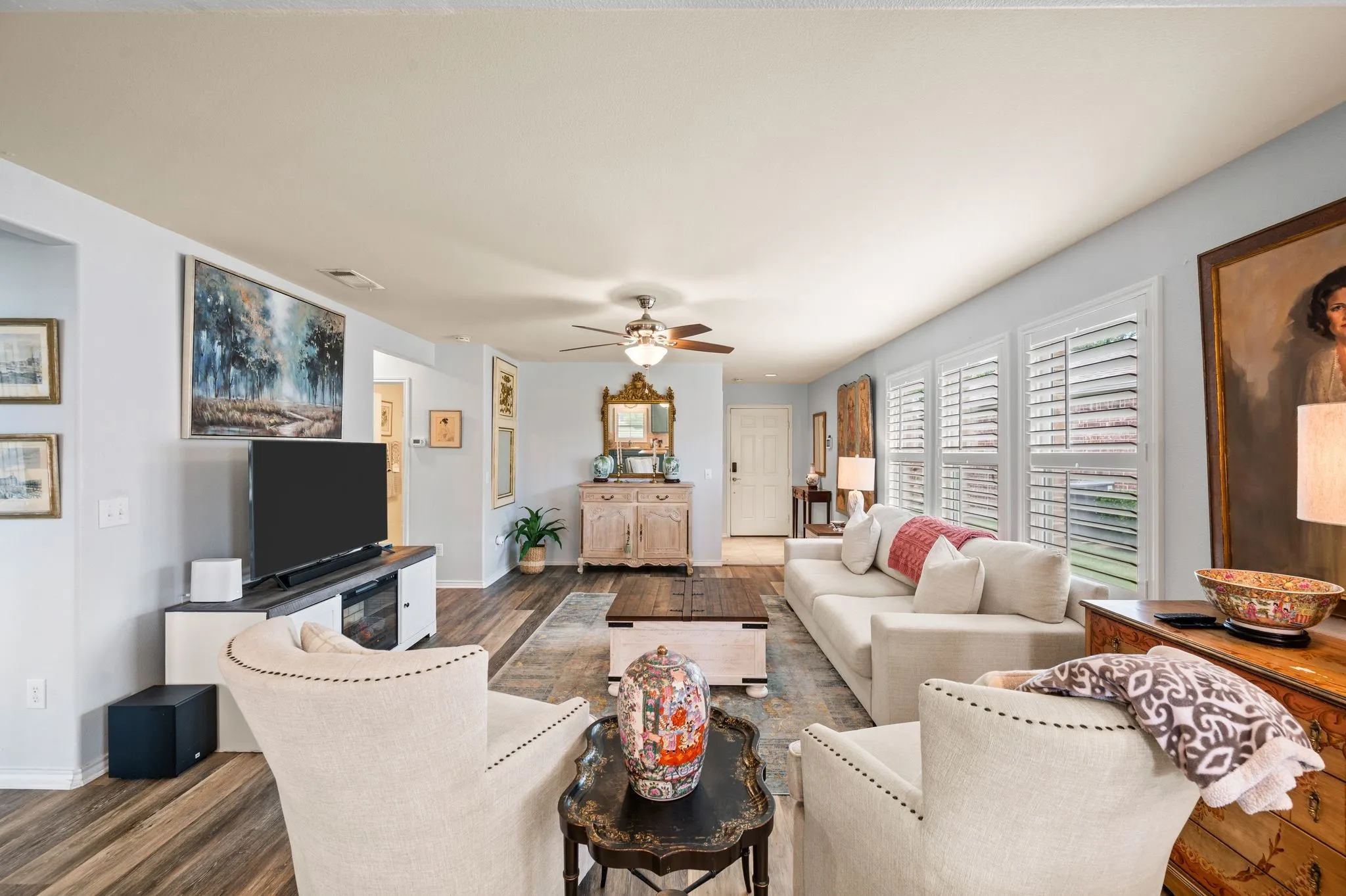 Wood vinyl floors throughout