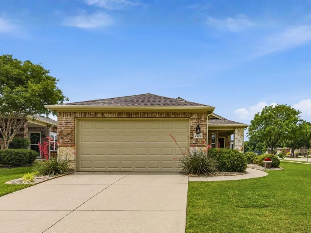 Single Family Residence For Sale in Denton County , 7975 Estancia Drive, Frisco, Texas 75036, 3 Bedroom, 2 Bathroom, 2 Garage spaces, 1,467 Sqft, built in 2010, mls#21272028, Real Estate Agent in Frisco, Homes For Sale in Denton county, Homes For Sale in Frisco, Realtor in Frisco Texas, Real Estate Brokerage Independent Realty Texas, Luminita Cordes Realtor