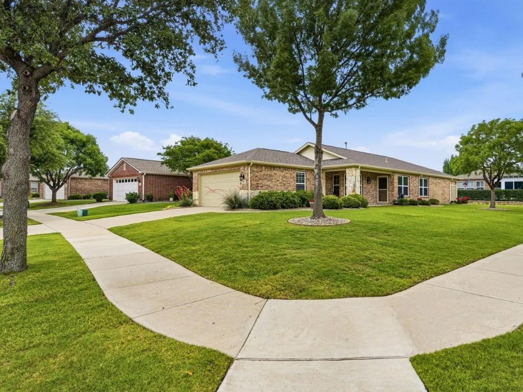 Single Family Residence For Sale in Denton County , 7975 Estancia Drive, Frisco, Texas 75036, 3 Bedroom, 2 Bathroom, 2 Garage spaces, 1,467 Sqft, built in 2010, mls#21272028, Real Estate Agent in Frisco, Homes For Sale in Denton county, Homes For Sale in Frisco, Realtor in Frisco Texas, Real Estate Brokerage Independent Realty Texas, Luminita Cordes Realtor