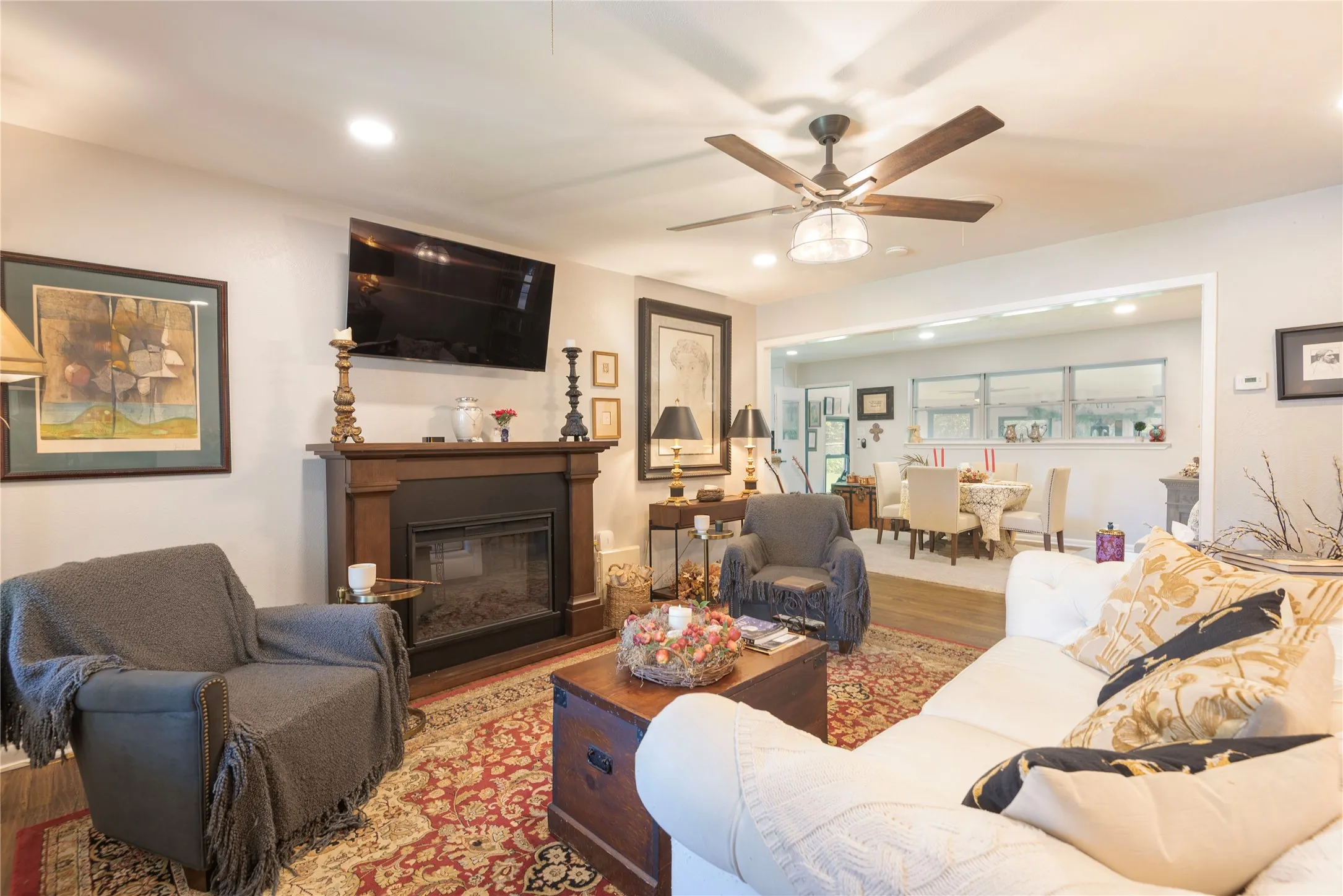 Single Family Residence For Sale in Grayson County , 925 S Andrews Avenue, Sherman, Texas 75090, 3 Bedroom, 2 Bathroom, 2 Garage spaces, 1,730 Sqft, built in 1960, mls#21279774, Real Estate Agent in Sherman, Homes For Sale in Grayson county, Homes For Sale in Sherman, Realtor in Sherman Texas, Real Estate Brokerage Independent Realty Texas, Luminita Cordes Realtor