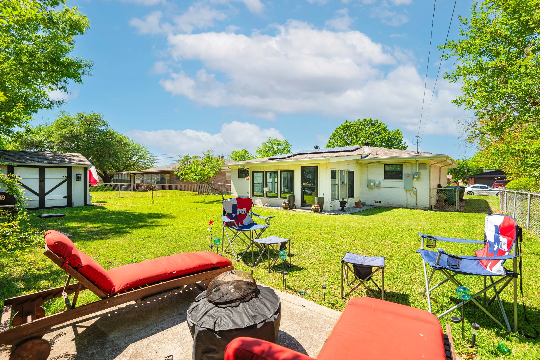 Single Family Residence For Sale in Grayson County , 925 S Andrews Avenue, Sherman, Texas 75090, 3 Bedroom, 2 Bathroom, 2 Garage spaces, 1,730 Sqft, built in 1960, mls#21279774, Real Estate Agent in Sherman, Homes For Sale in Grayson county, Homes For Sale in Sherman, Realtor in Sherman Texas, Real Estate Brokerage Independent Realty Texas, Luminita Cordes Realtor