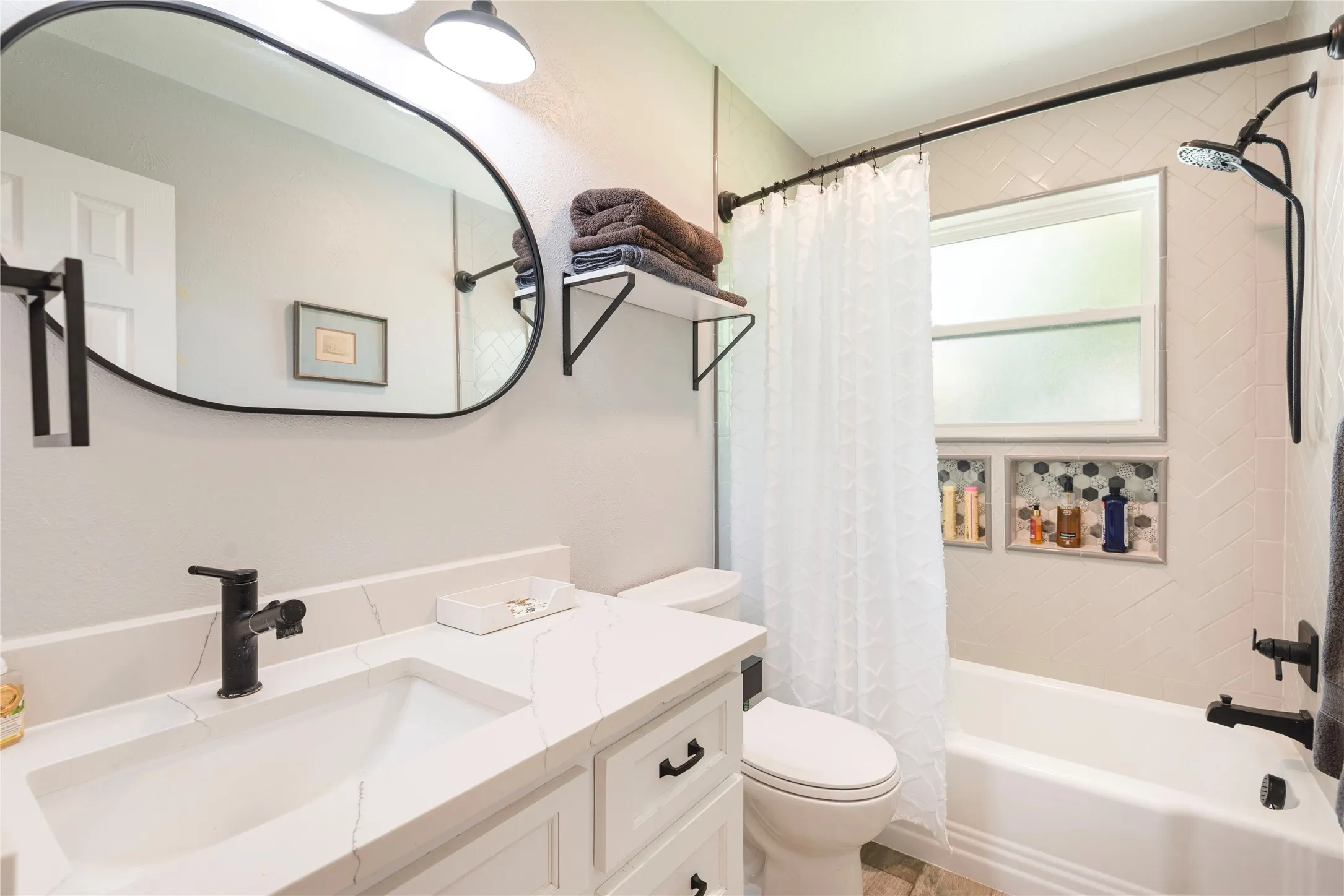 Single Family Residence For Sale in Grayson County , 925 S Andrews Avenue, Sherman, Texas 75090, 3 Bedroom, 2 Bathroom, 2 Garage spaces, 1,730 Sqft, built in 1960, mls#21279774, Real Estate Agent in Sherman, Homes For Sale in Grayson county, Homes For Sale in Sherman, Realtor in Sherman Texas, Real Estate Brokerage Independent Realty Texas, Luminita Cordes Realtor