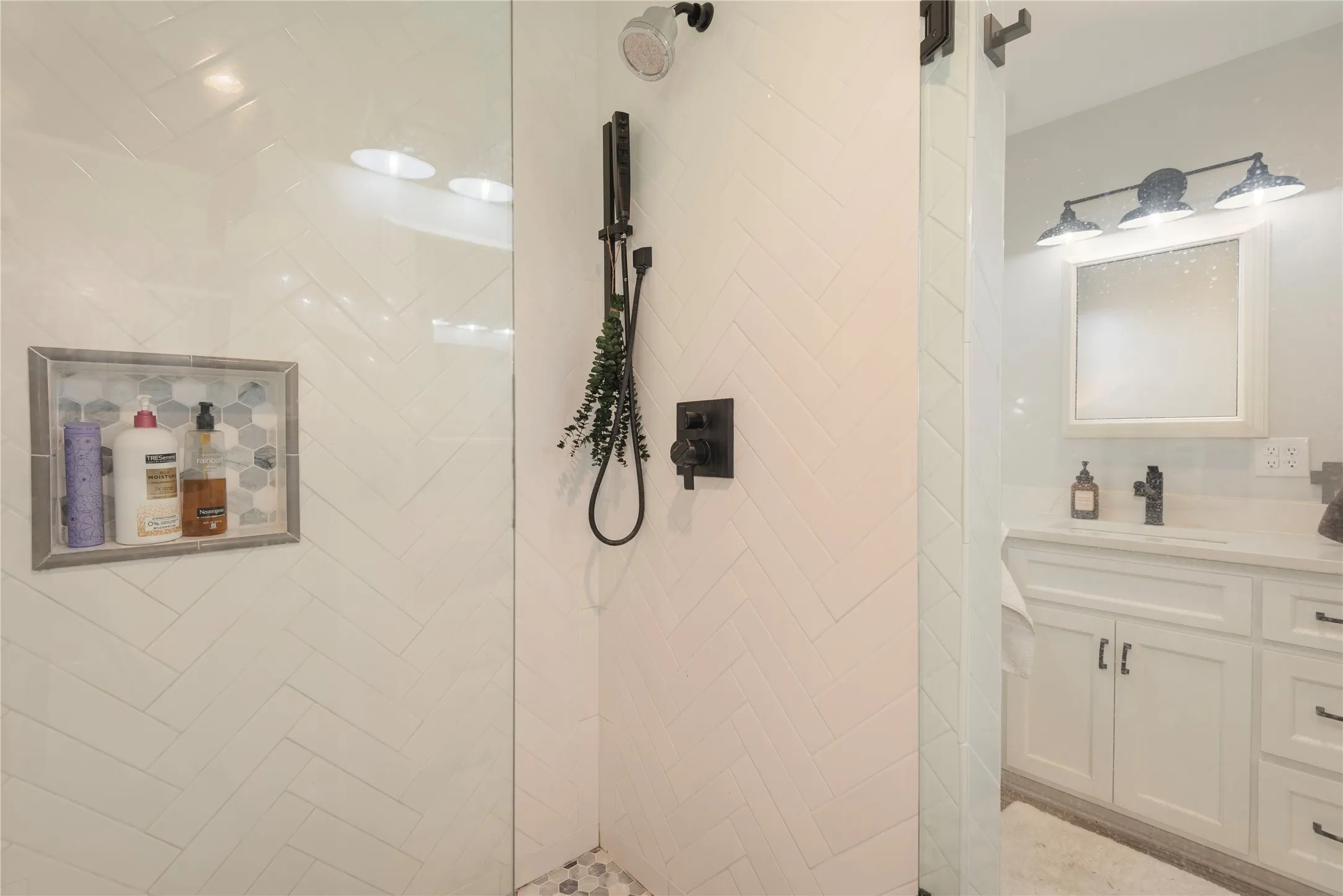 Single Family Residence For Sale in Grayson County , 925 S Andrews Avenue, Sherman, Texas 75090, 3 Bedroom, 2 Bathroom, 2 Garage spaces, 1,730 Sqft, built in 1960, mls#21279774, Real Estate Agent in Sherman, Homes For Sale in Grayson county, Homes For Sale in Sherman, Realtor in Sherman Texas, Real Estate Brokerage Independent Realty Texas, Luminita Cordes Realtor